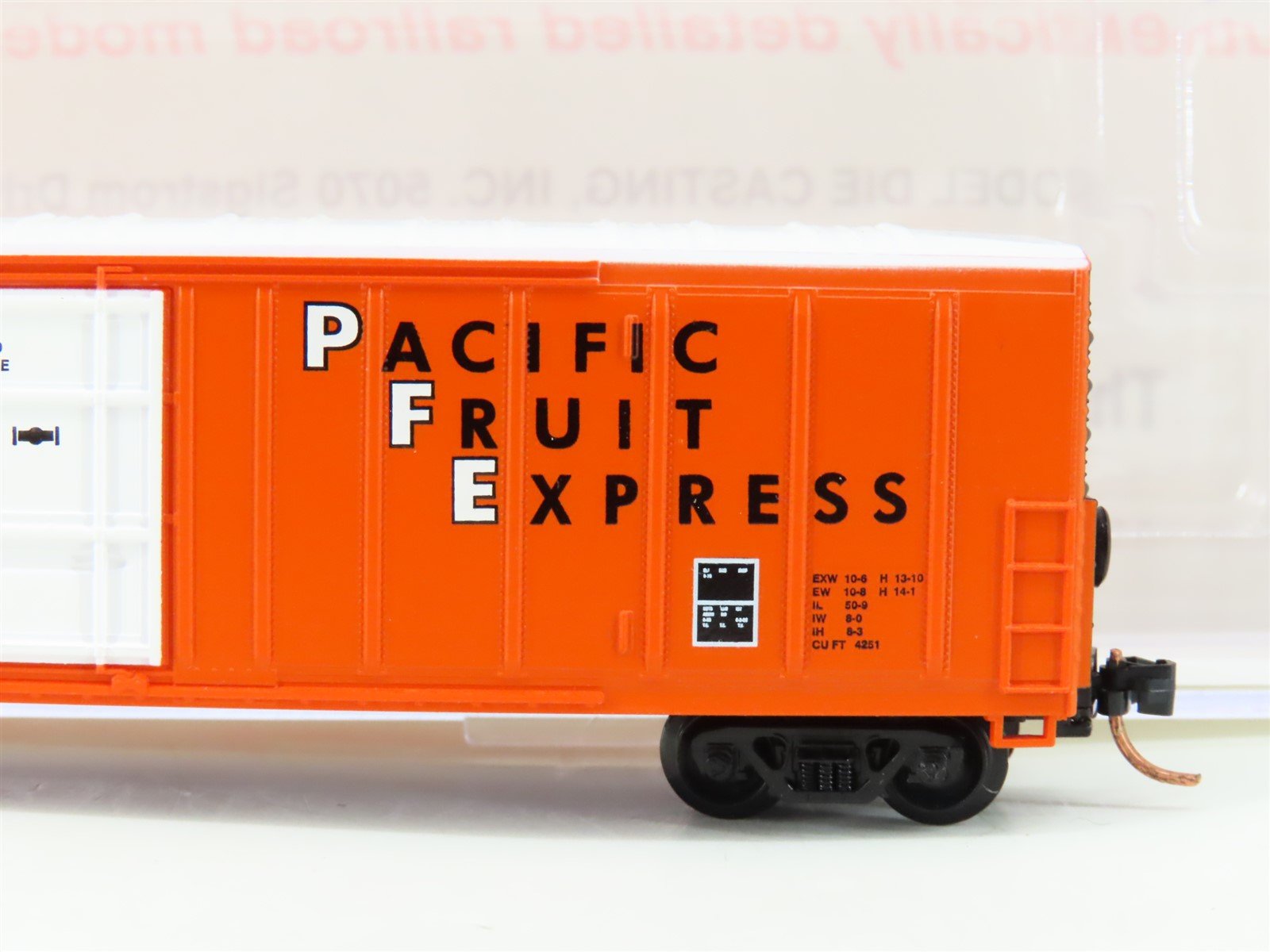 N Scale Roundhouse 84212 SPFE PFE Orange 57' Mechanical Reefer #456904 UPGRADED