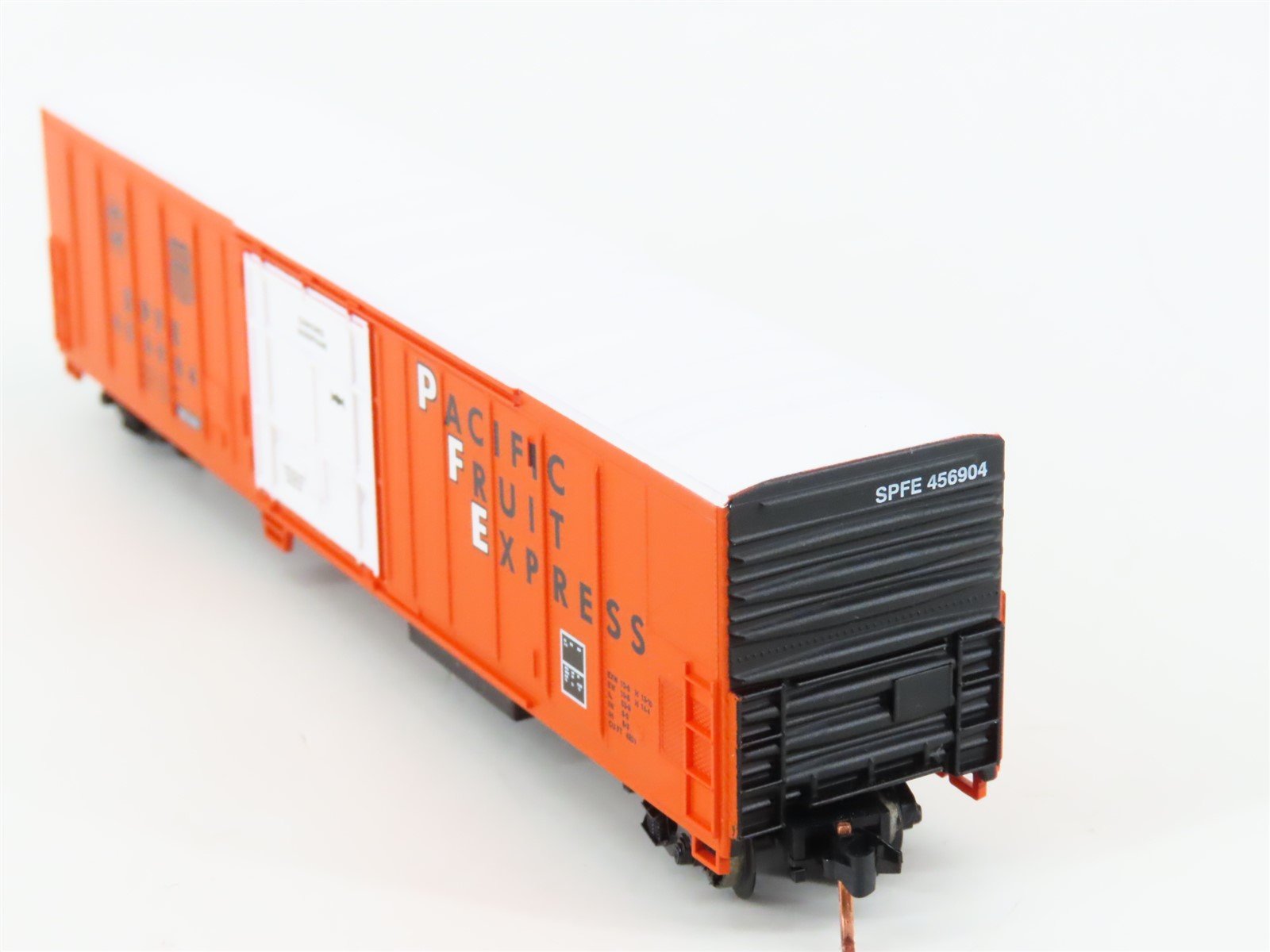 N Scale Roundhouse 84212 SPFE PFE Orange 57' Mechanical Reefer #456904 UPGRADED
