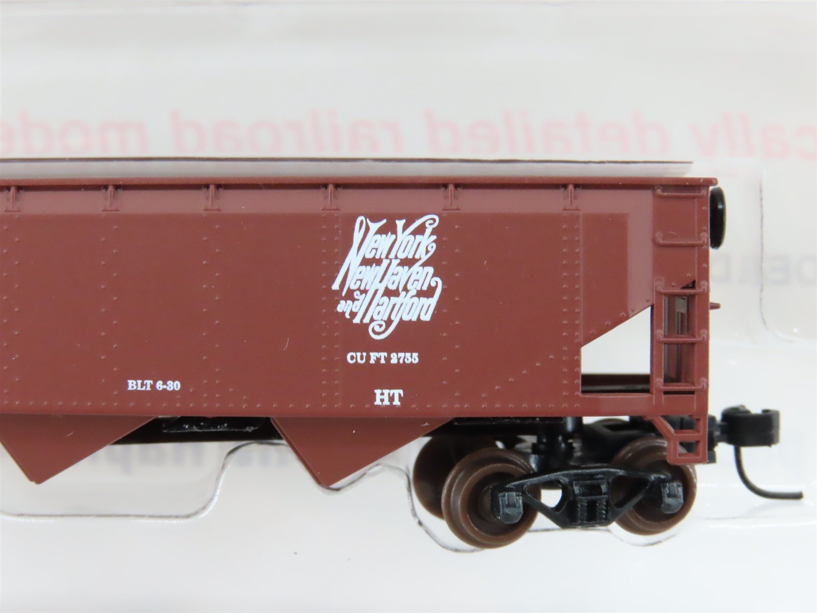 N Scale Roundhouse 86209 NH New Haven 40' 3-Bay Offset Open Hopper #81037