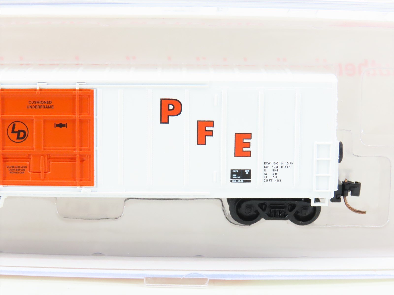 N Scale Roundhouse 84211 SPFE Pacific Fruit Express 57' Reefer #457083 UPGRADED