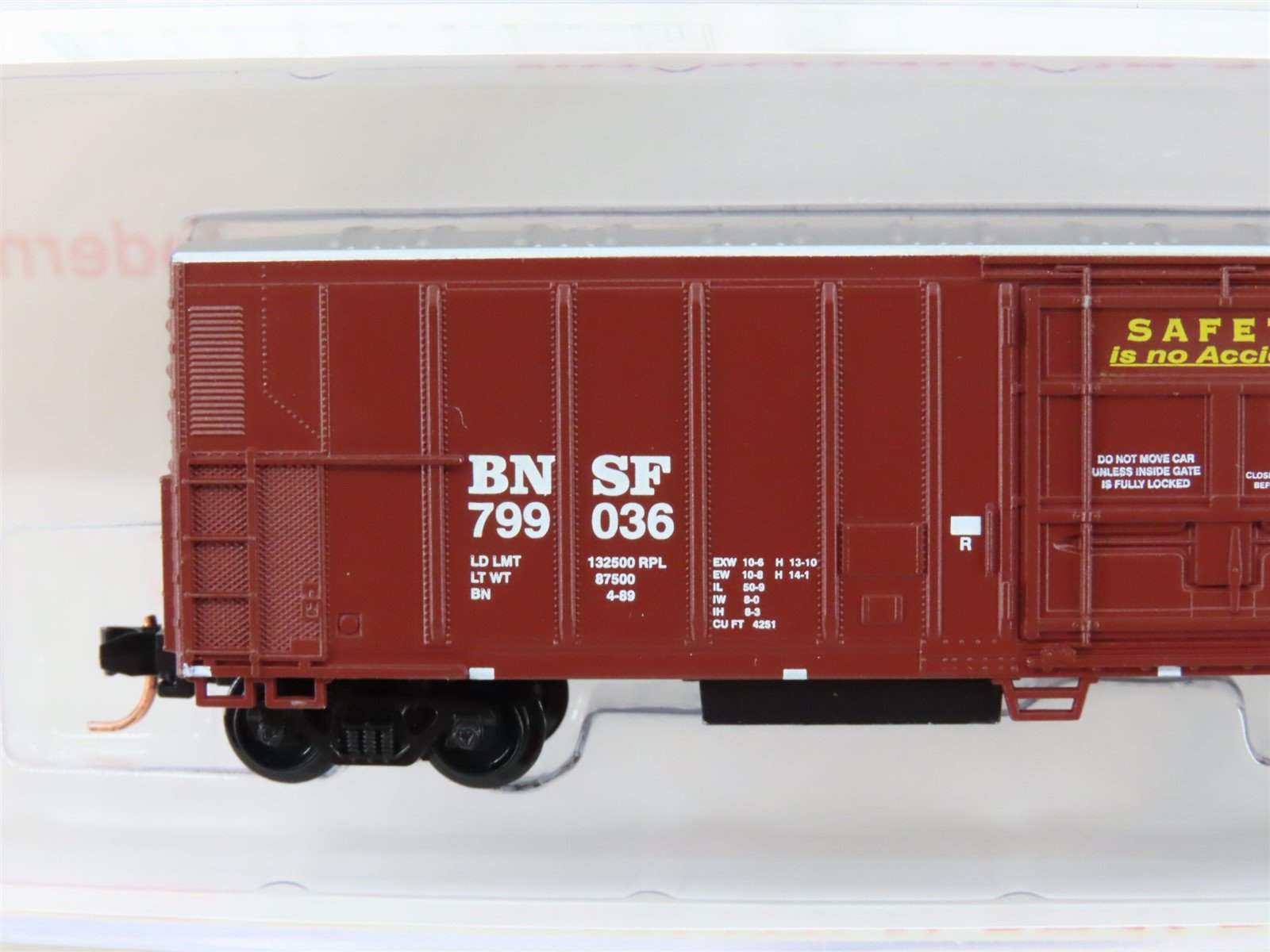 N Scale Roundhouse 84206 BNSF Western Fruit Express 57' Reefer #799036 UPGRADED
