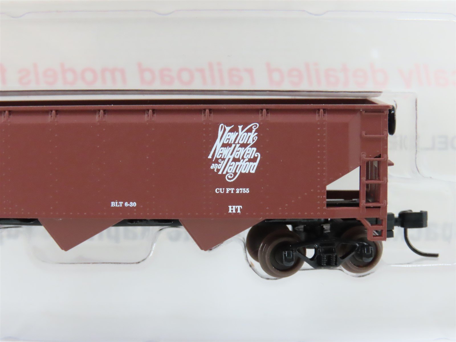 N Scale Roundhouse 86209 NH New Haven 40' 3-Bay Offset Open Hopper #81028