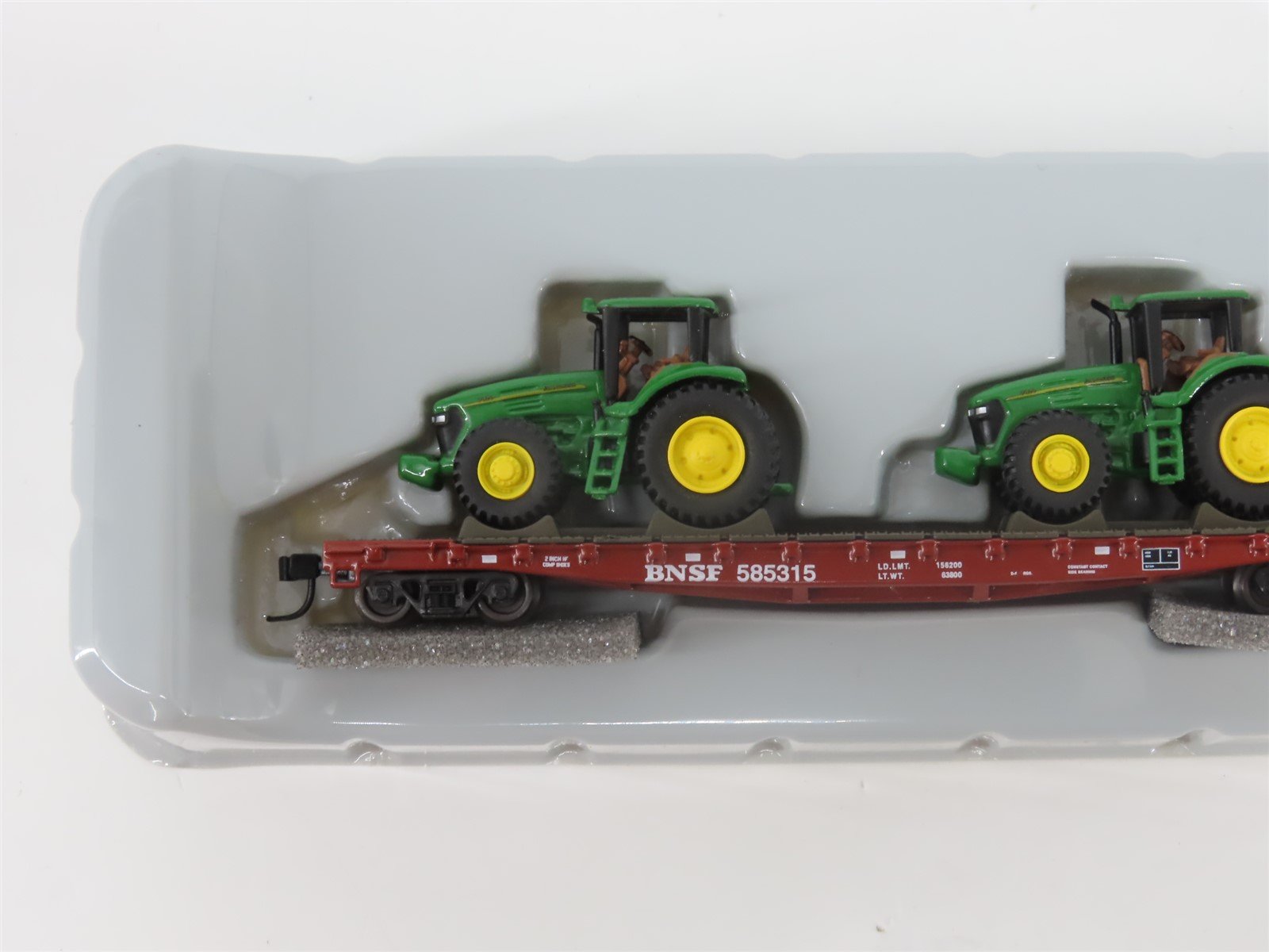 N Scale Athearn 10443 BNSF 53' Flat Car #585315 w/ John Deere Tractors Load