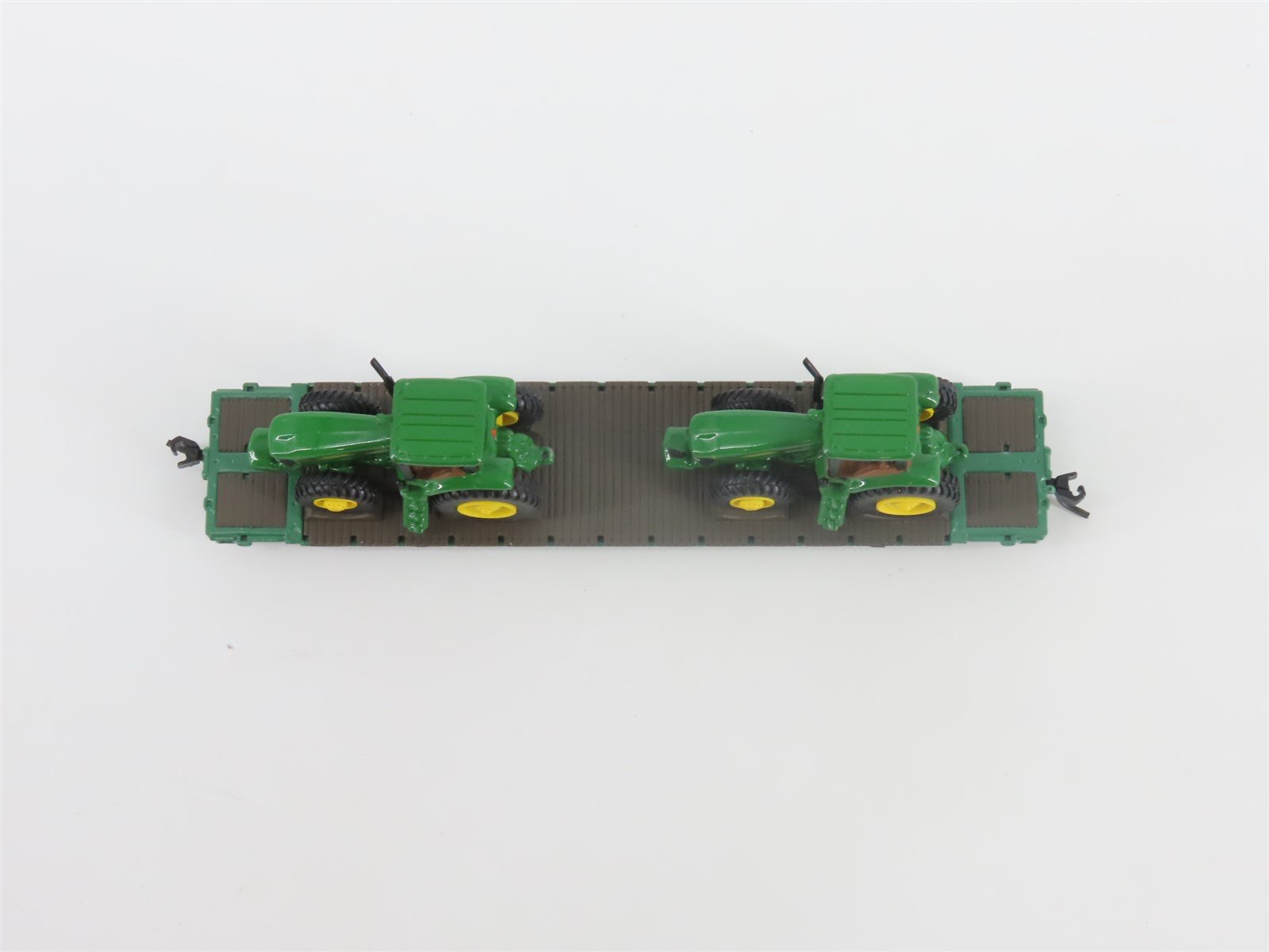 N Scale Athearn 10448 P&LE 53' Flat Car #665 w/ John Deere Tractors Load