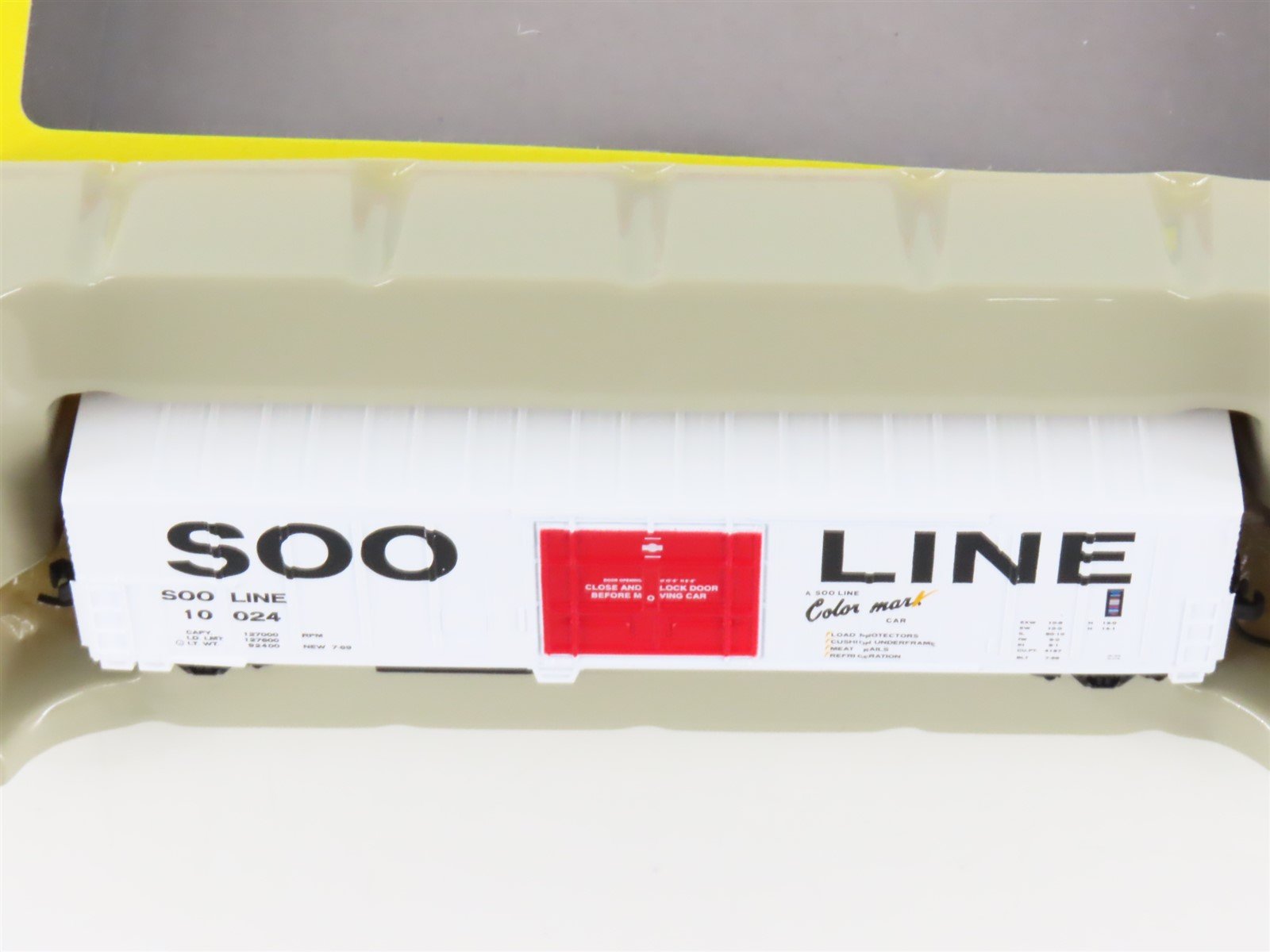 N Scale Athearn 11109 SOO Line Colormark 57' Mechanical Reefer #10024