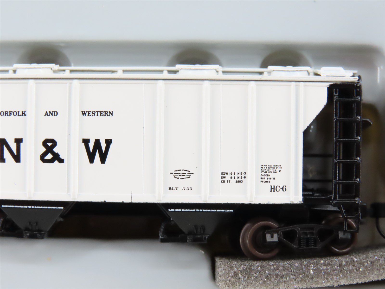 N Scale Athearn 11368 N&W Norfolk & Western 3-Bay Covered Hopper #71253