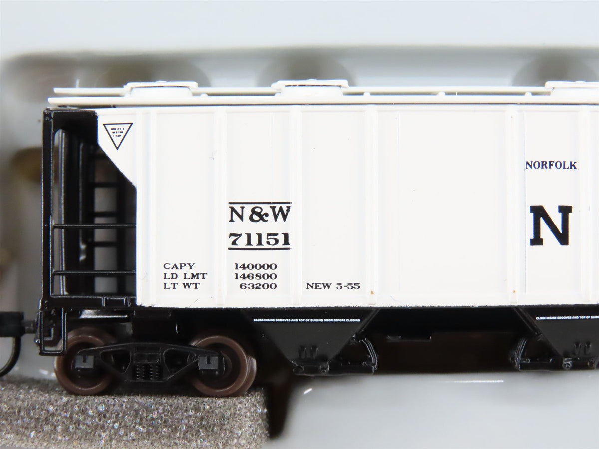 N Scale Athearn 11366 N&amp;W Norfolk &amp; Western 3-Bay Covered Hopper #71151