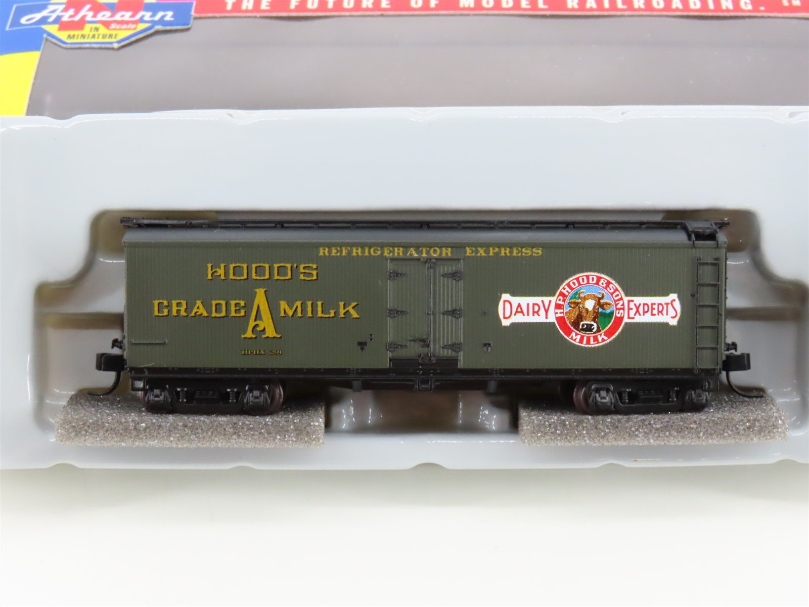 N Scale Athearn 11607 HPHX Hood's Dairy 40' Wood Milk Car #201