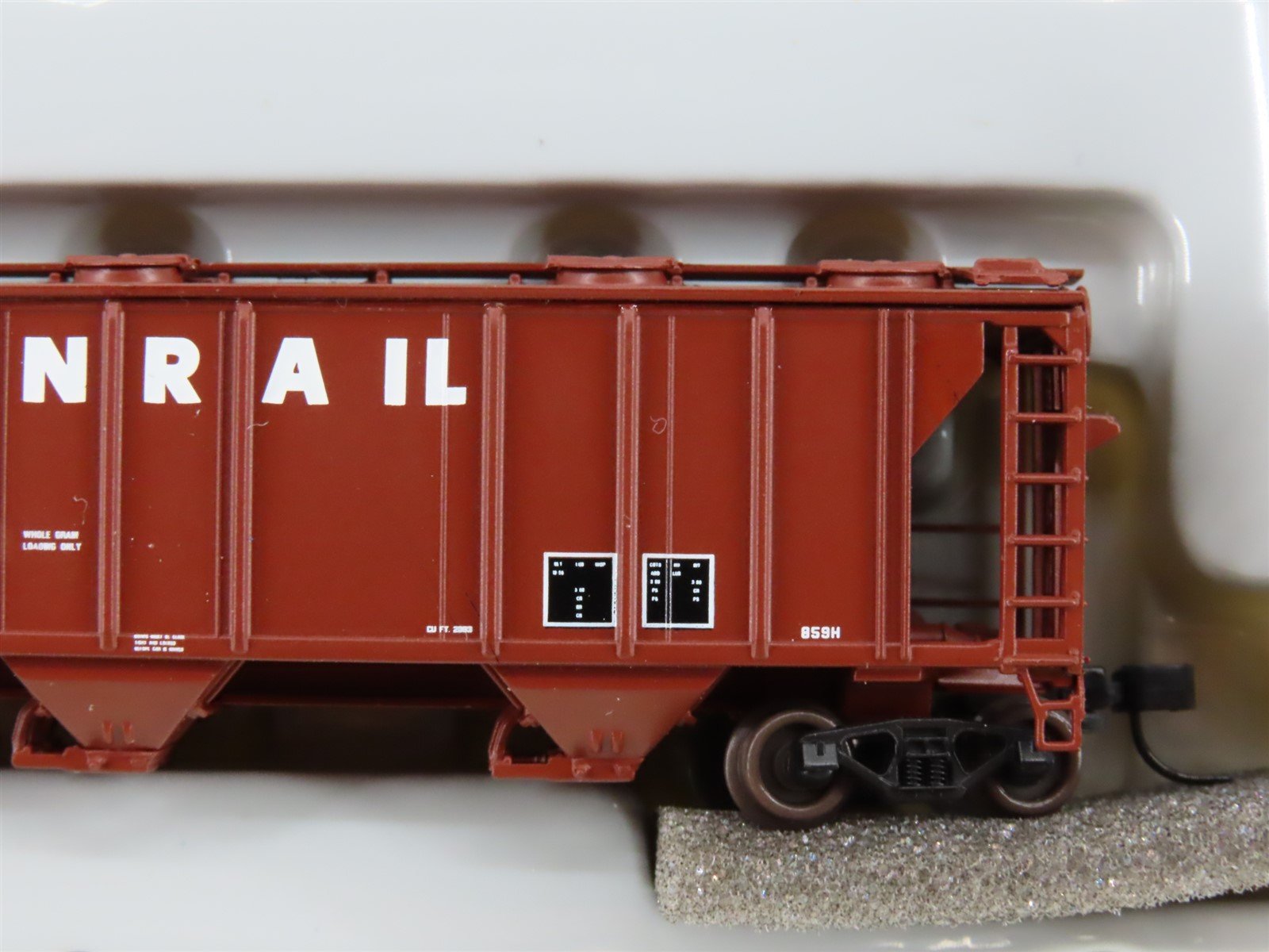 N Scale Athearn 11365 CR Conrail 3-Bay Covered Hopper #883559