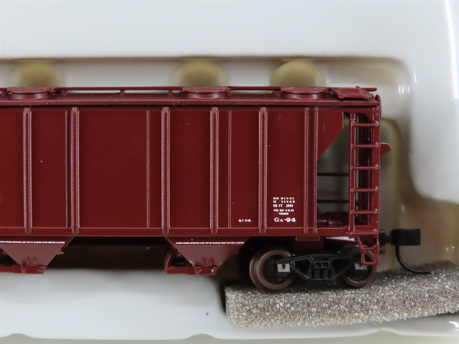 N Scale Athearn 11353 ATSF Santa Fe 3-Bay Covered Hopper #300427