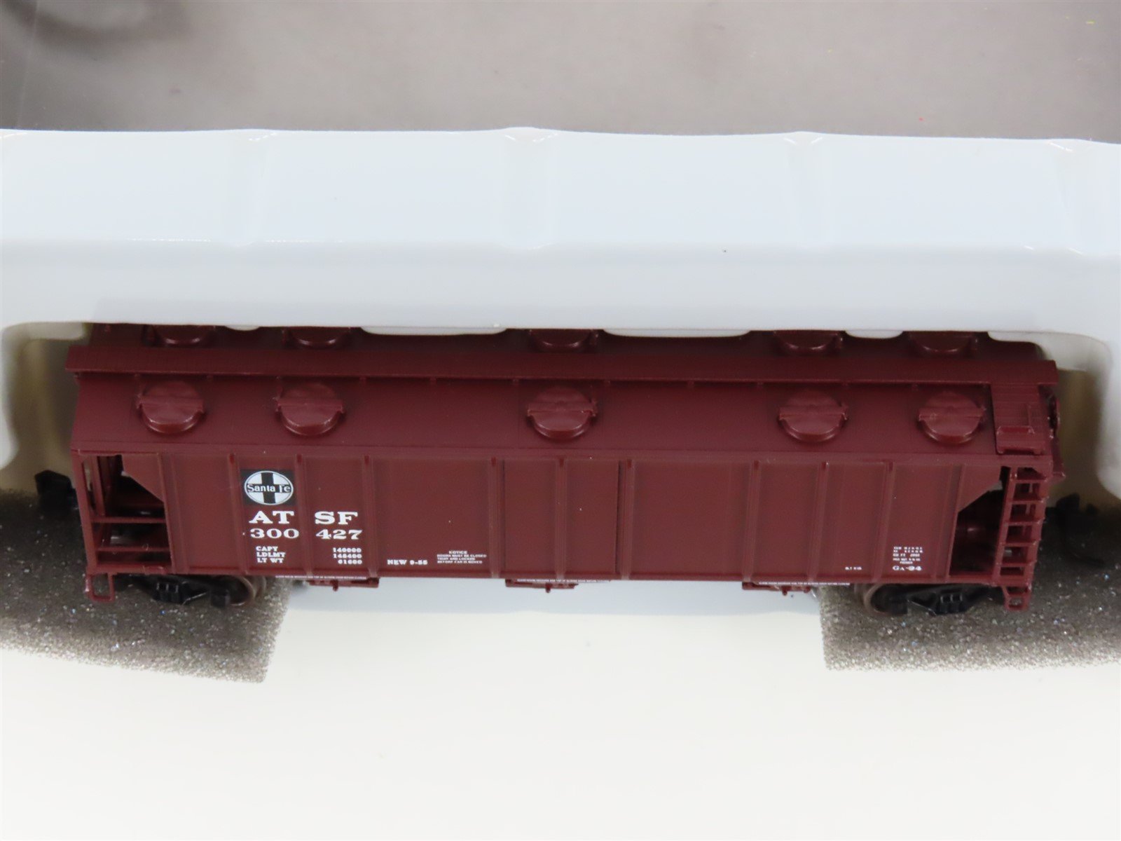 N Scale Athearn 11353 ATSF Santa Fe 3-Bay Covered Hopper #300427