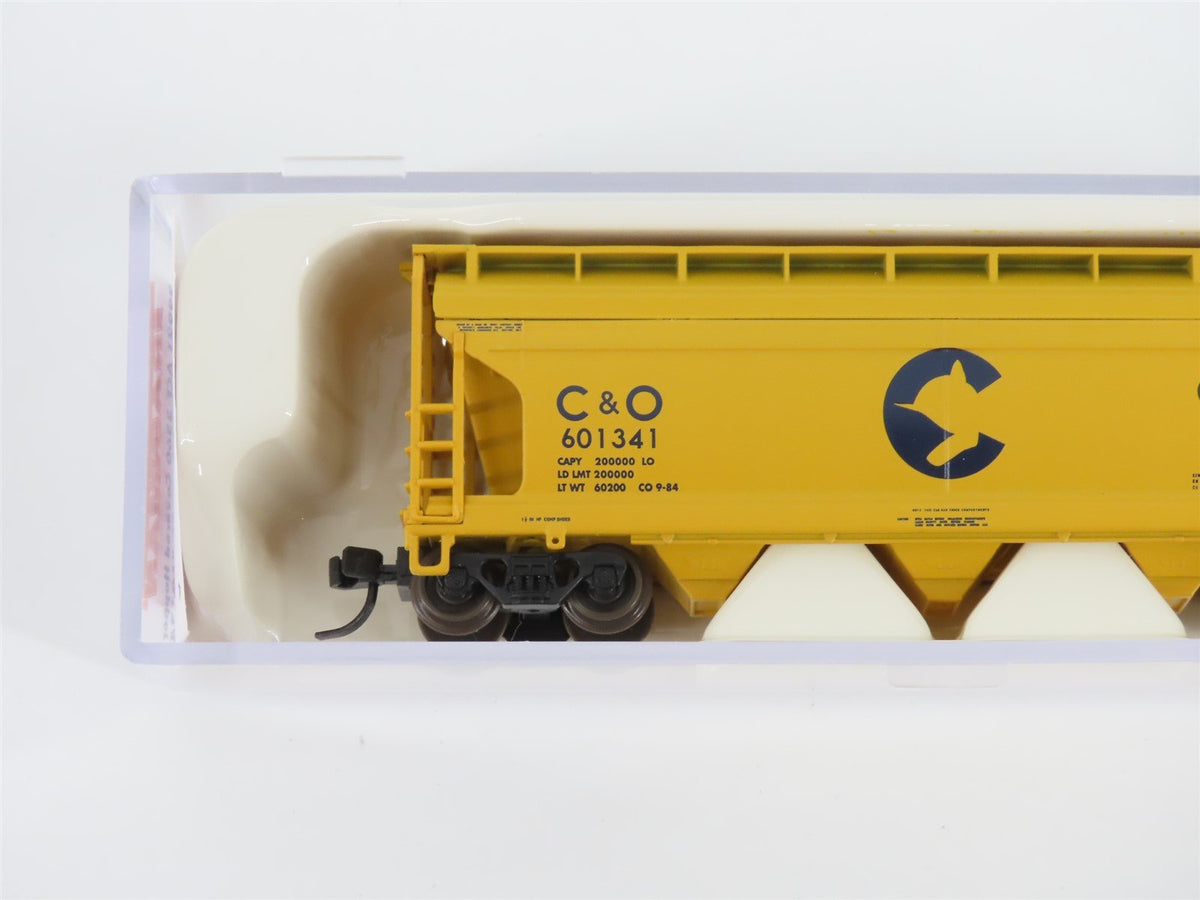 N Scale Atlas Trainman 39921 C&amp;O Chessie System 3-Bay Covered Hopper #601341