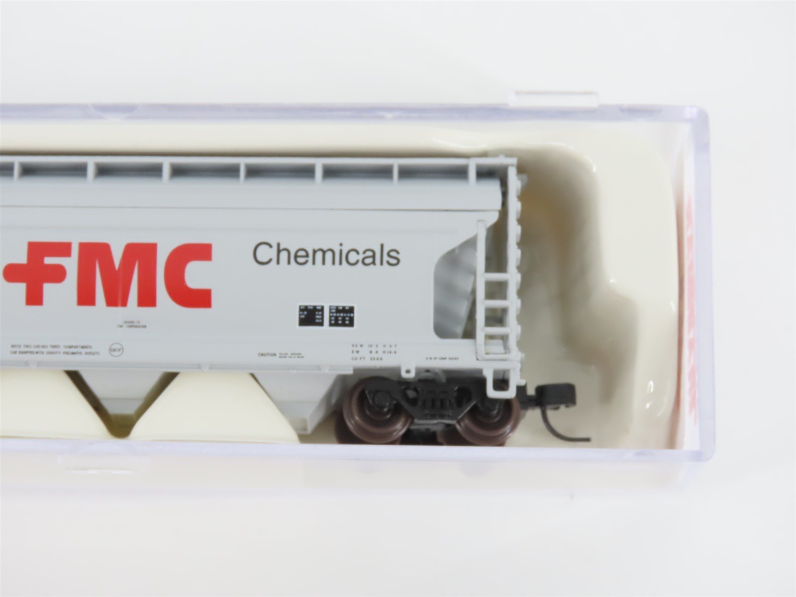 N Scale Atlas Trainman 39914A ACFX FMC Chemicals 3-Bay Covered Hopper #64133