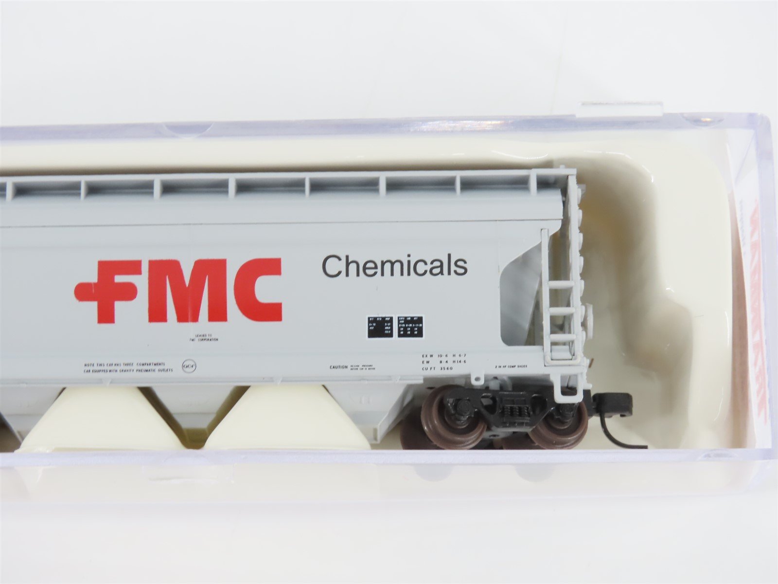 N Scale Atlas Trainman 39913A ACFX FMC Chemicals 3-Bay Covered Hopper #64130
