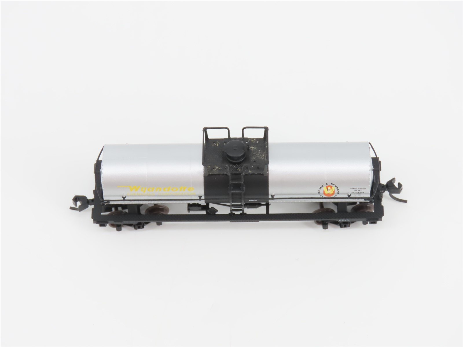 N Scale Atlas 43912 SHPX Wyandotte Chemicals 11,000 Gallon Tank Car #3722
