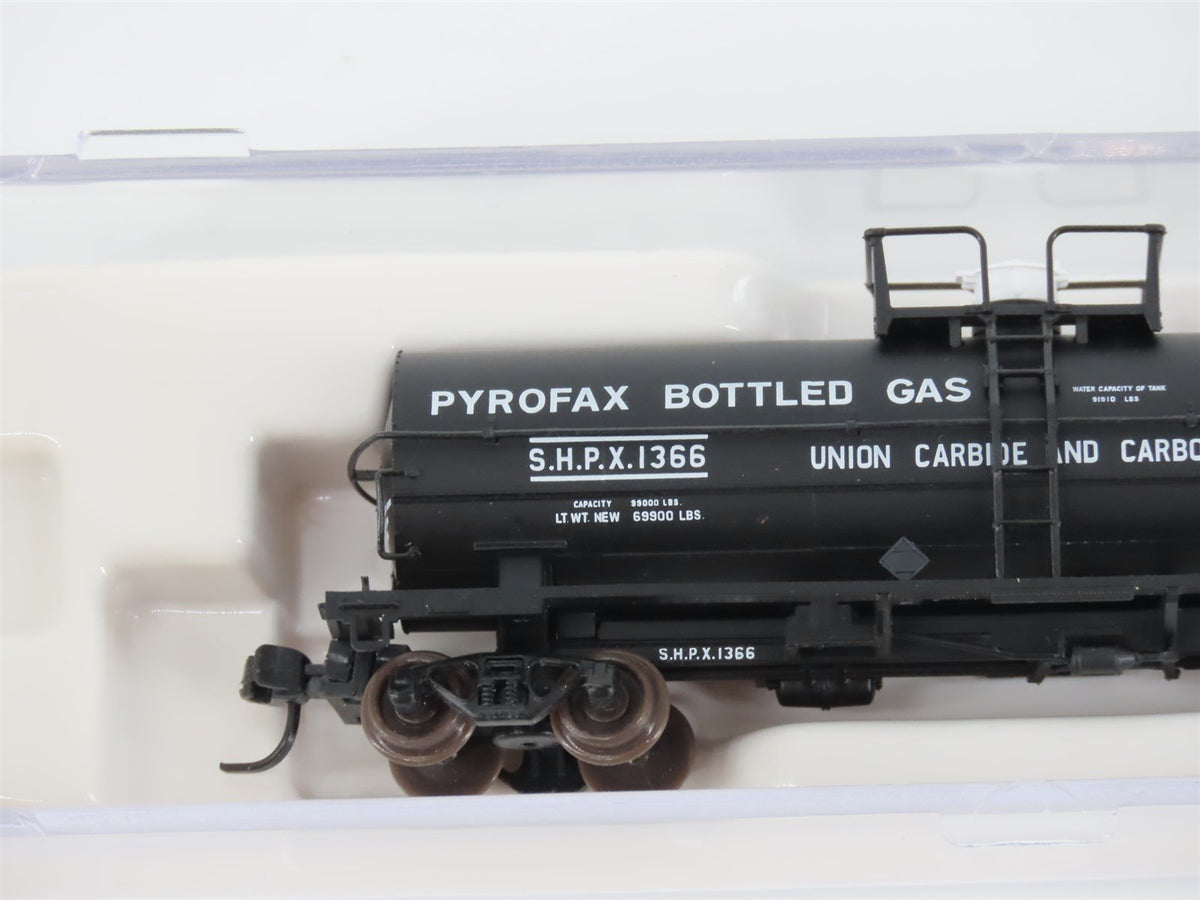 N Scale Atlas 43621 SHPX Pyrofax Bottled Gas 11,000 Gallon Tank Car #1366