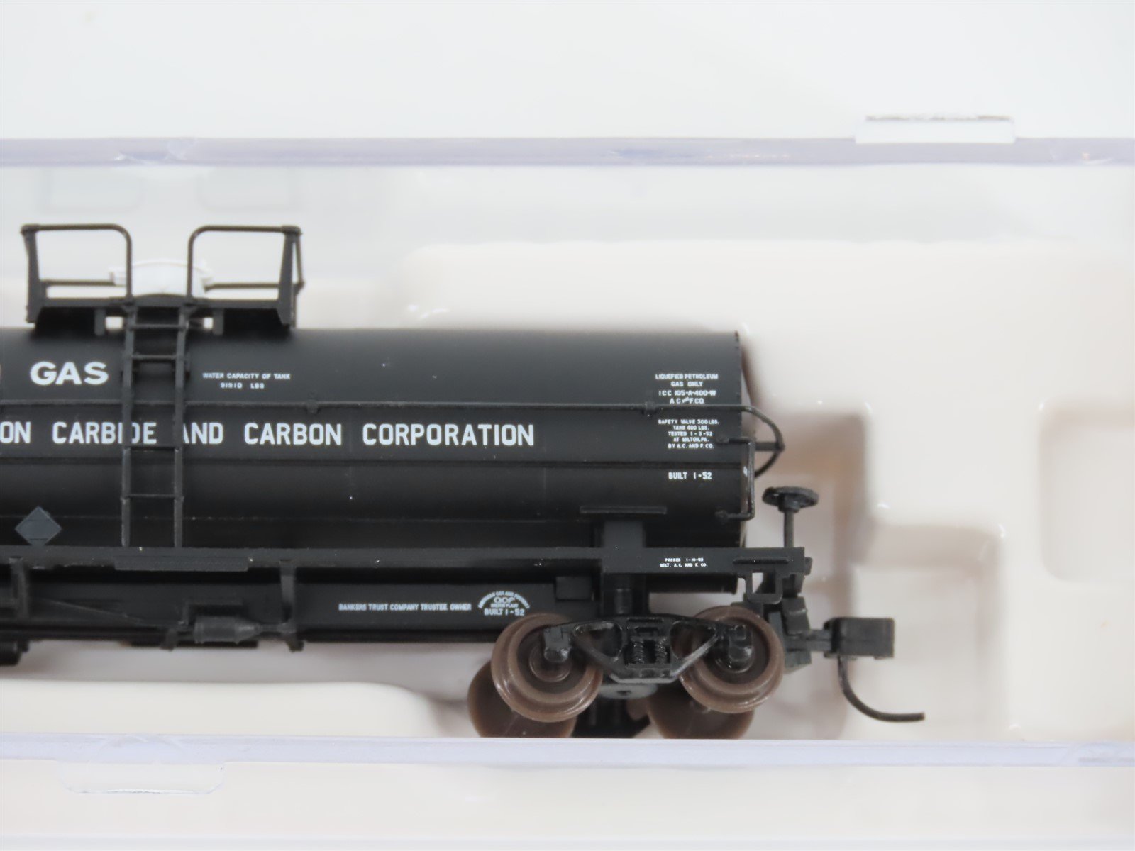 N Scale Atlas 43621 SHPX Pyrofax Bottled Gas 11,000 Gallon Tank Car #1366