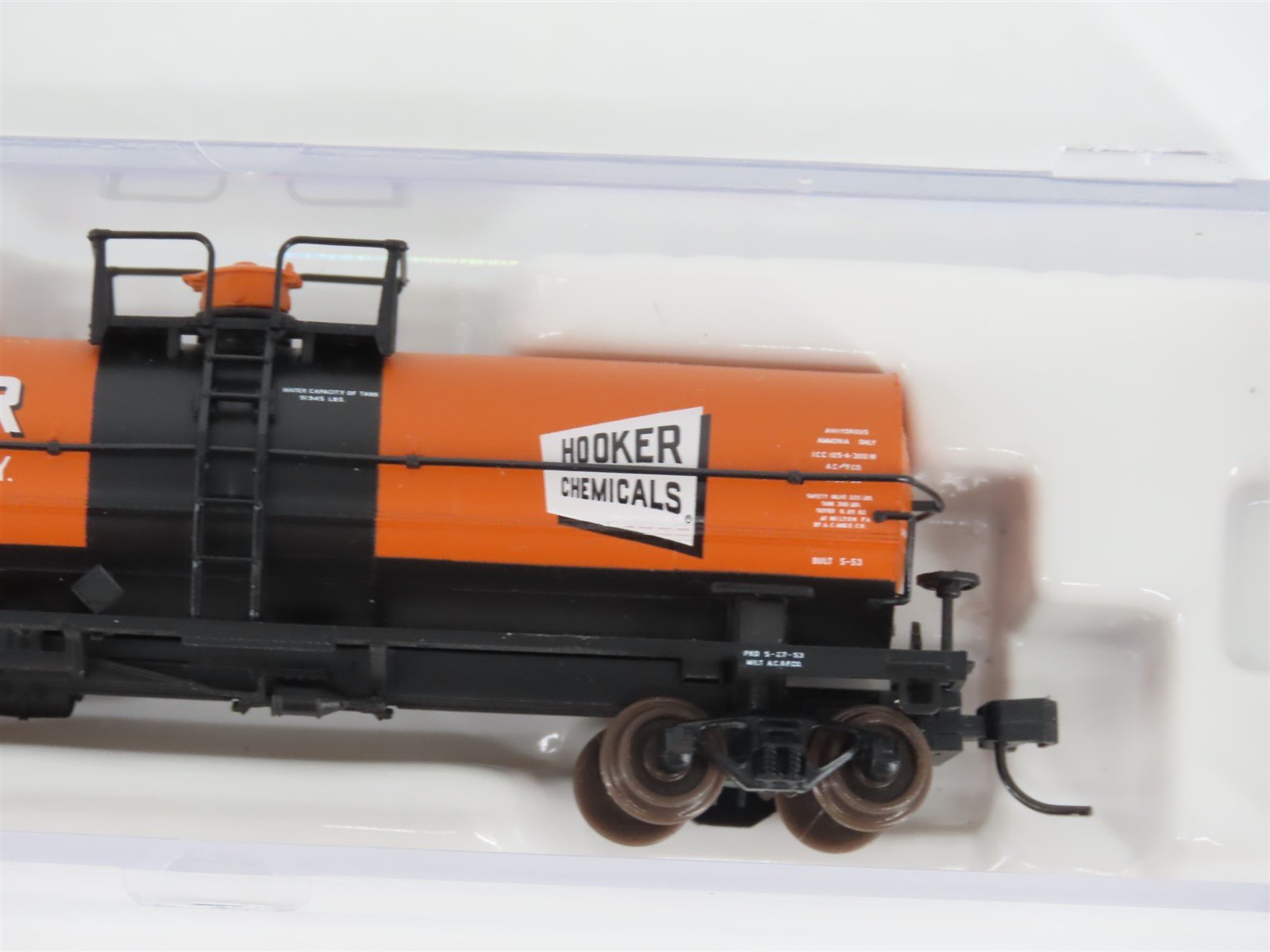N Scale Atlas 43722 SHPX Hooker Chemicals 11,000 Gallon Tank Car #1141