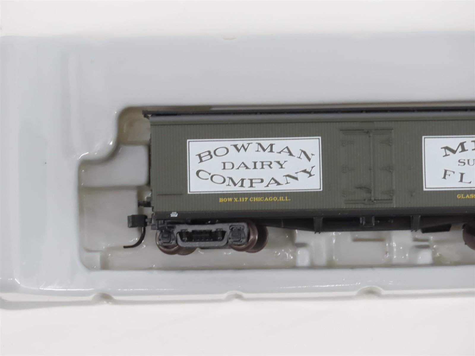 N Scale Athearn 11605 BOWX Bowman Dairy 40' Wood Milk Car #1117