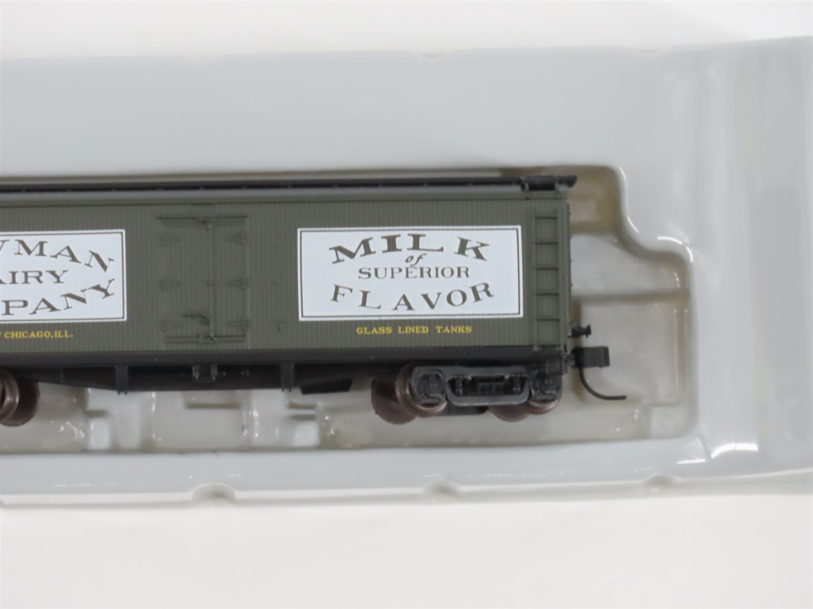 N Scale Athearn 11605 BOWX Bowman Dairy 40' Wood Milk Car #1117