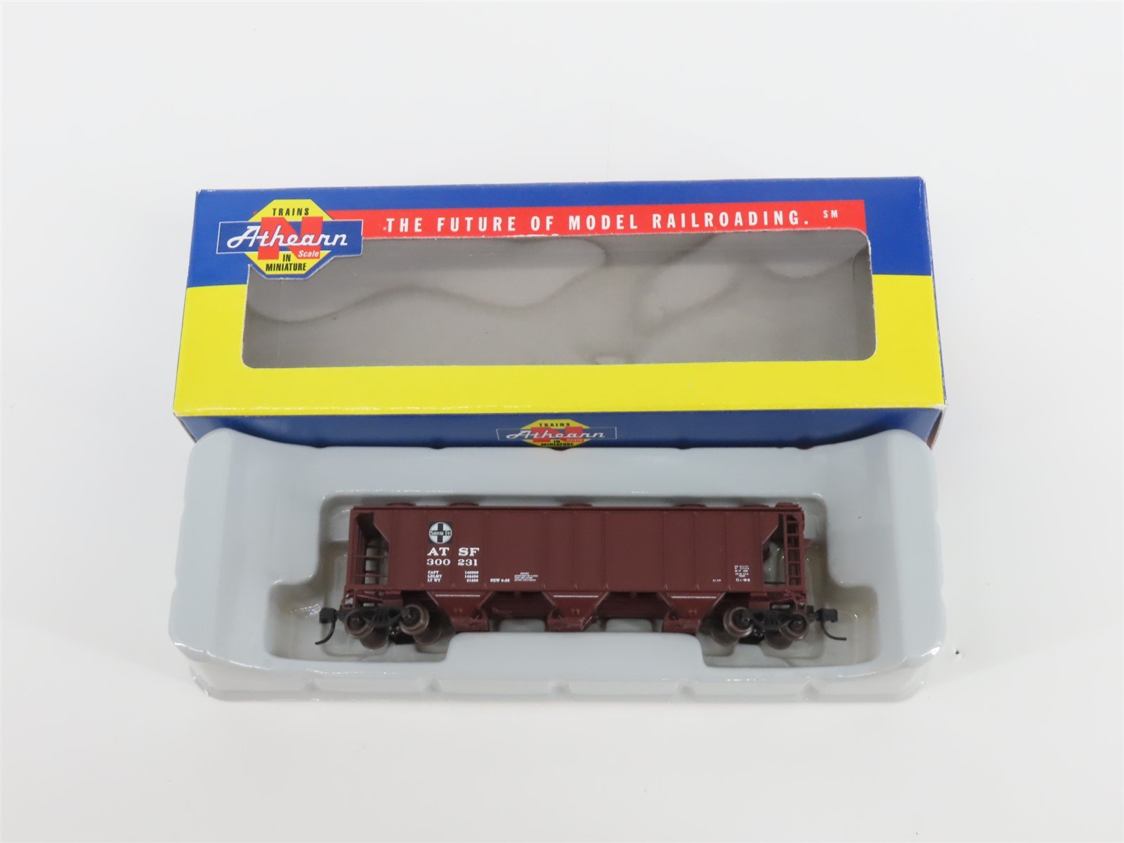 N Scale Athearn 11351 ATSF Santa Fe 3-Bay Covered Hopper #300231