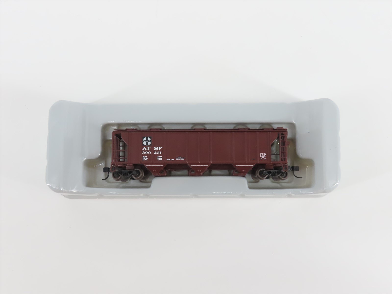 N Scale Athearn 11351 ATSF Santa Fe 3-Bay Covered Hopper #300231