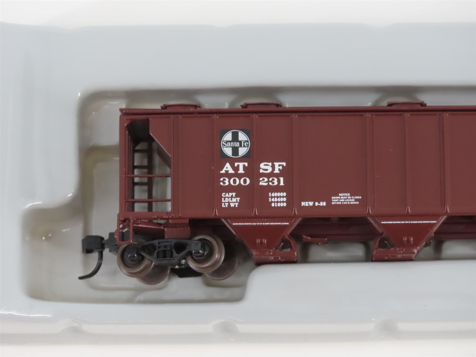 N Scale Athearn 11351 ATSF Santa Fe 3-Bay Covered Hopper #300231