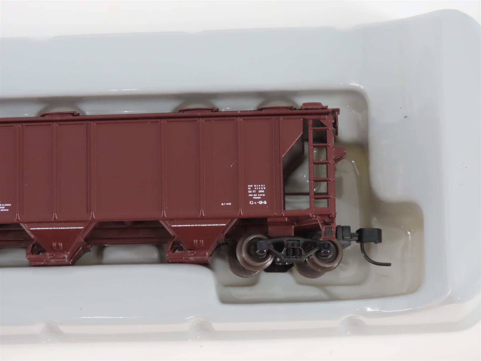 N Scale Athearn 11351 ATSF Santa Fe 3-Bay Covered Hopper #300231