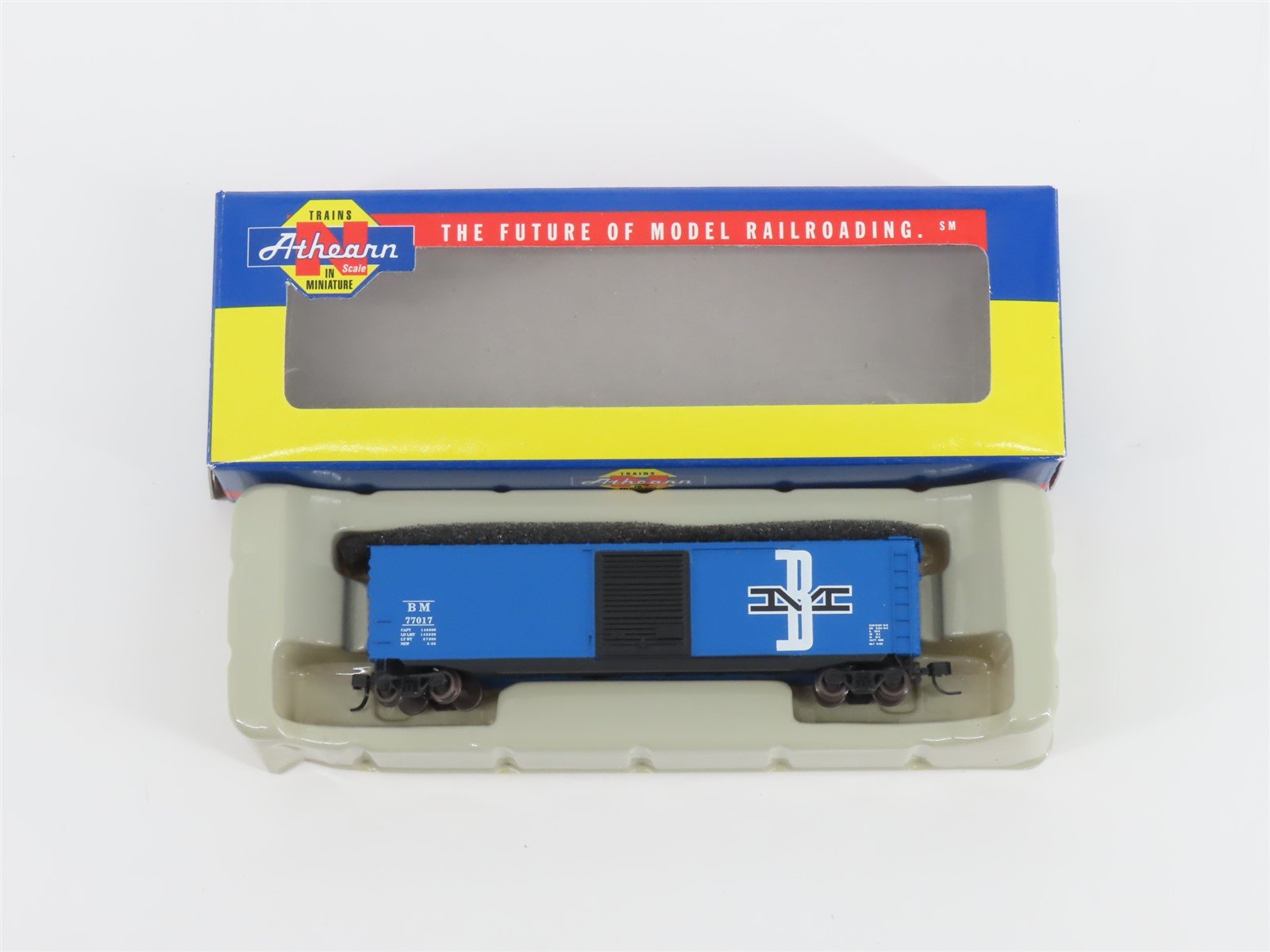 N Scale Athearn 14125 BM Boston & Maine 50' Single Door Box Car #77017