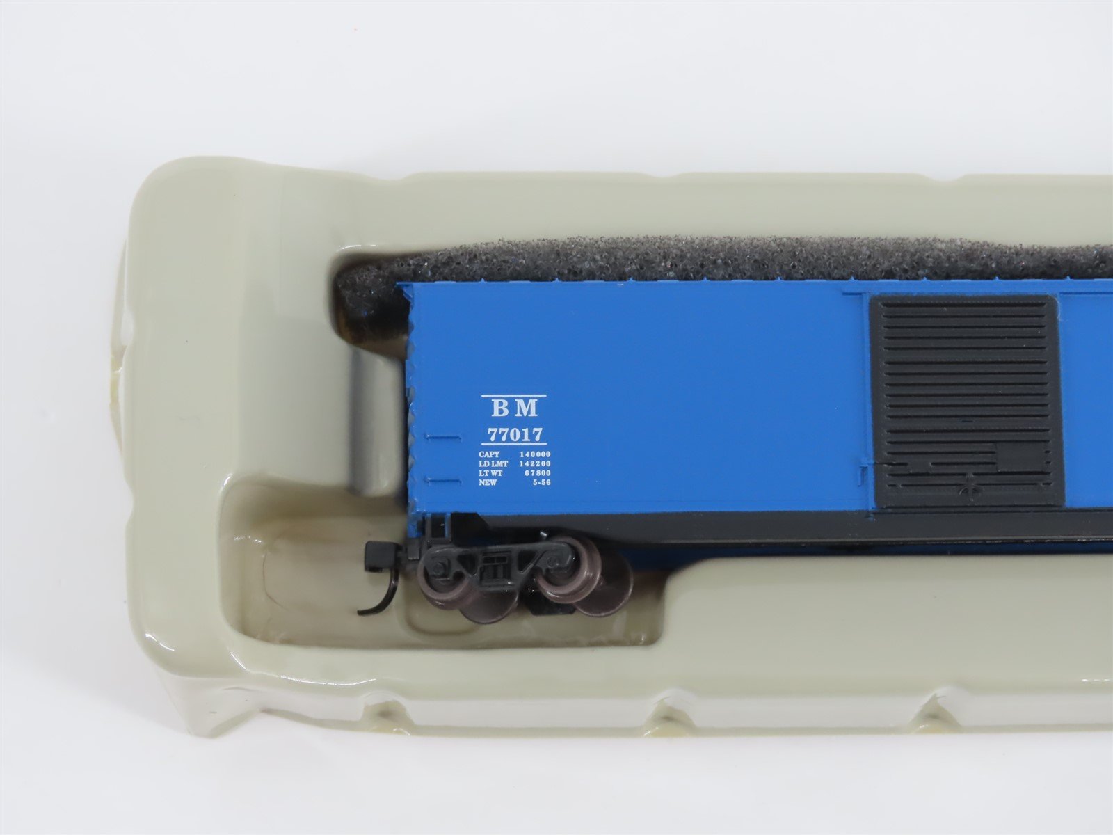 N Scale Athearn 14125 BM Boston & Maine 50' Single Door Box Car #77017
