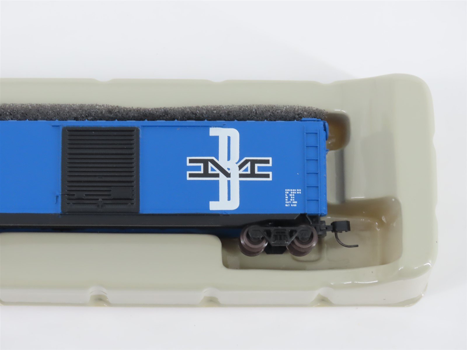 N Scale Athearn 14125 BM Boston & Maine 50' Single Door Box Car #77017