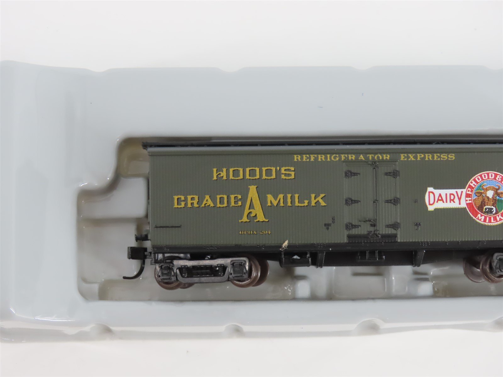 N Scale Athearn 11608 HPHX Hood's Dairy 40' Wood Milk Car #204