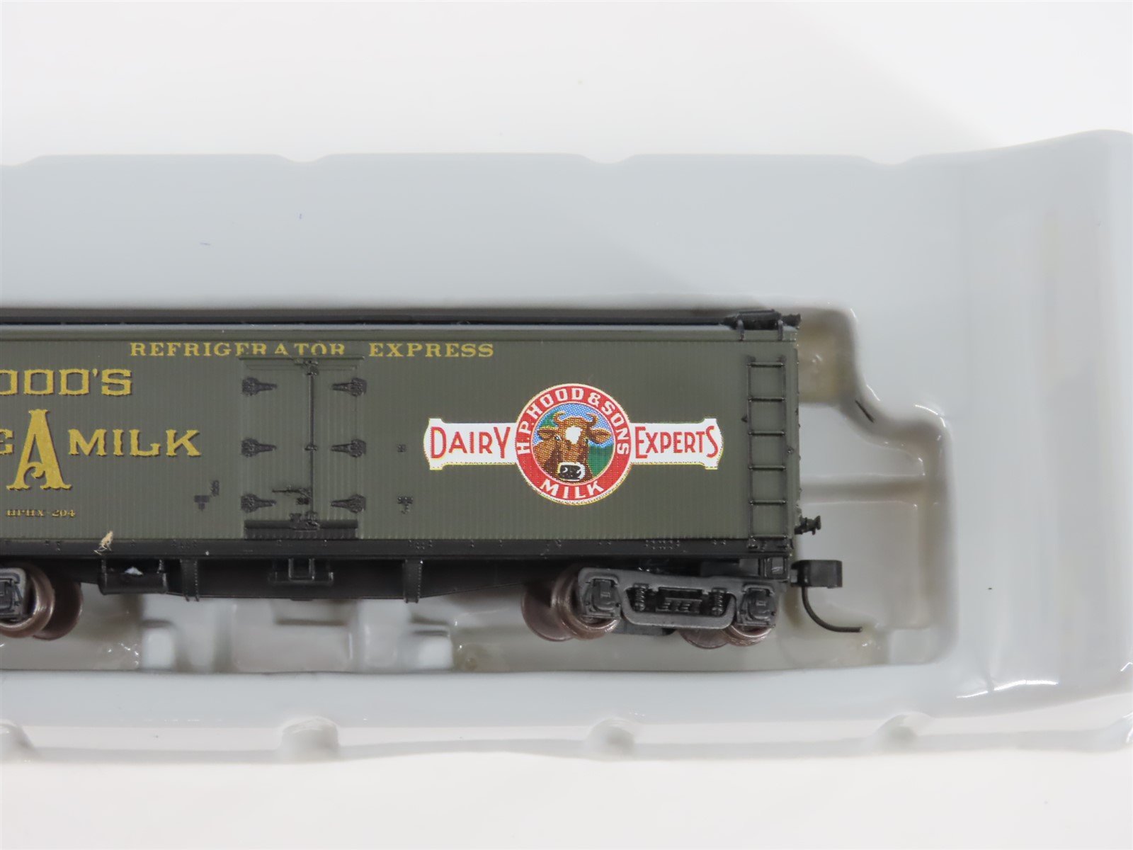 N Scale Athearn 11608 HPHX Hood's Dairy 40' Wood Milk Car #204