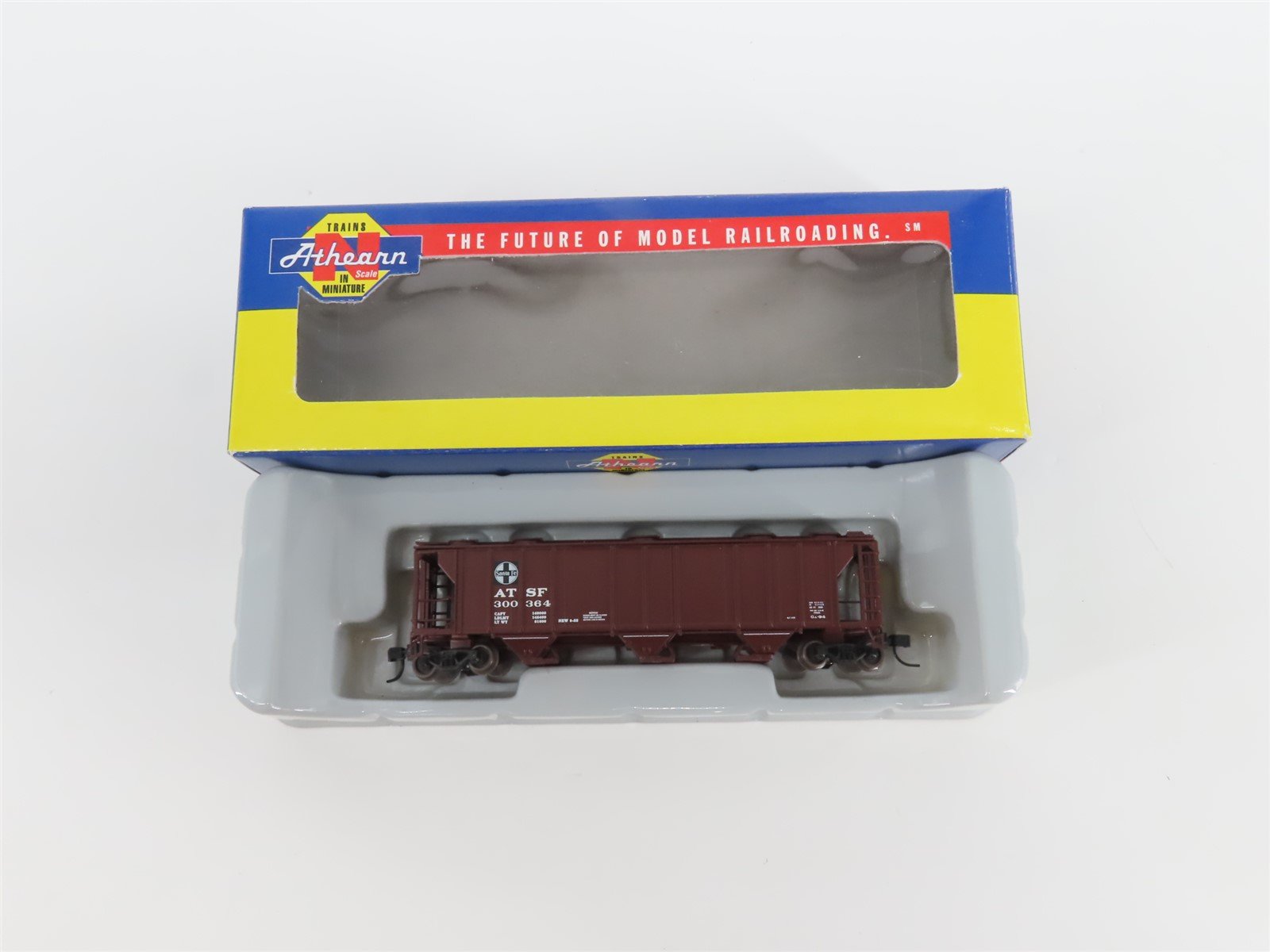 N Scale Athearn 11352 ATSF Santa Fe Railroad 3-Bay Covered Hopper #300364