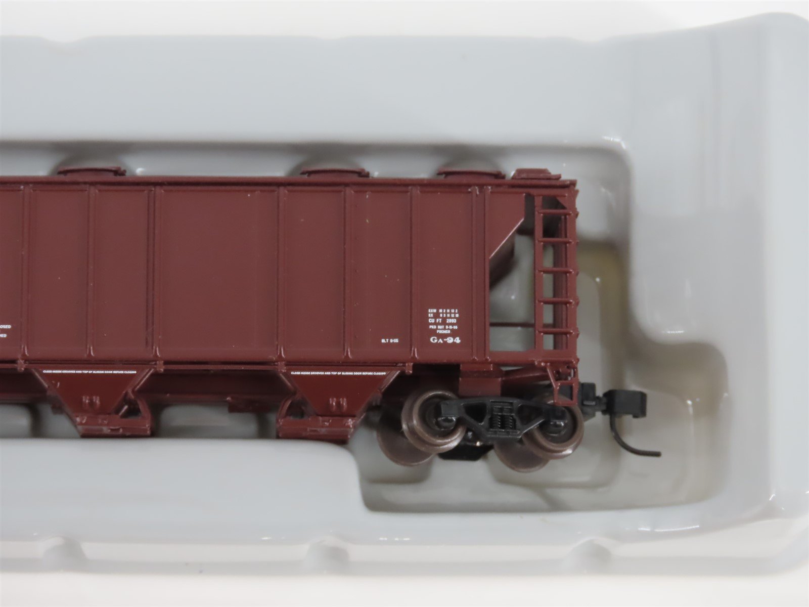 N Scale Athearn 11352 ATSF Santa Fe Railroad 3-Bay Covered Hopper #300364