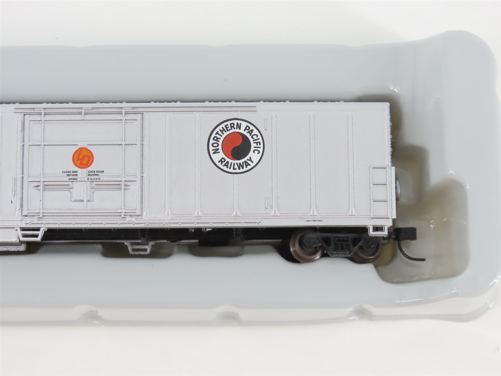 N Scale Athearn 11133 NPM Northern Pacific 57' Mechanical Reefer #1606