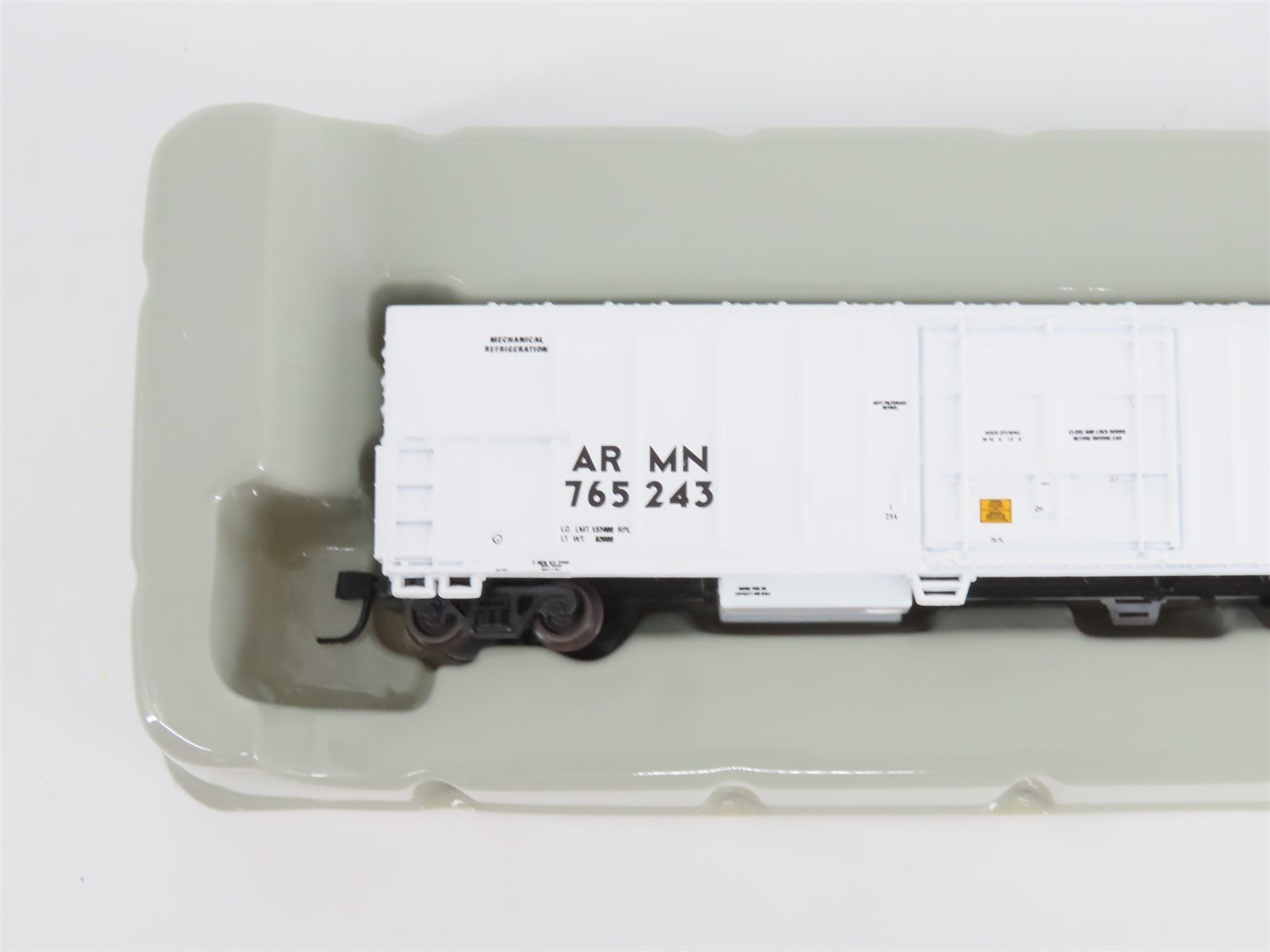 N Scale Athearn 11102 ARMN UP Union Pacific 57' Mechanical Reefer #765243