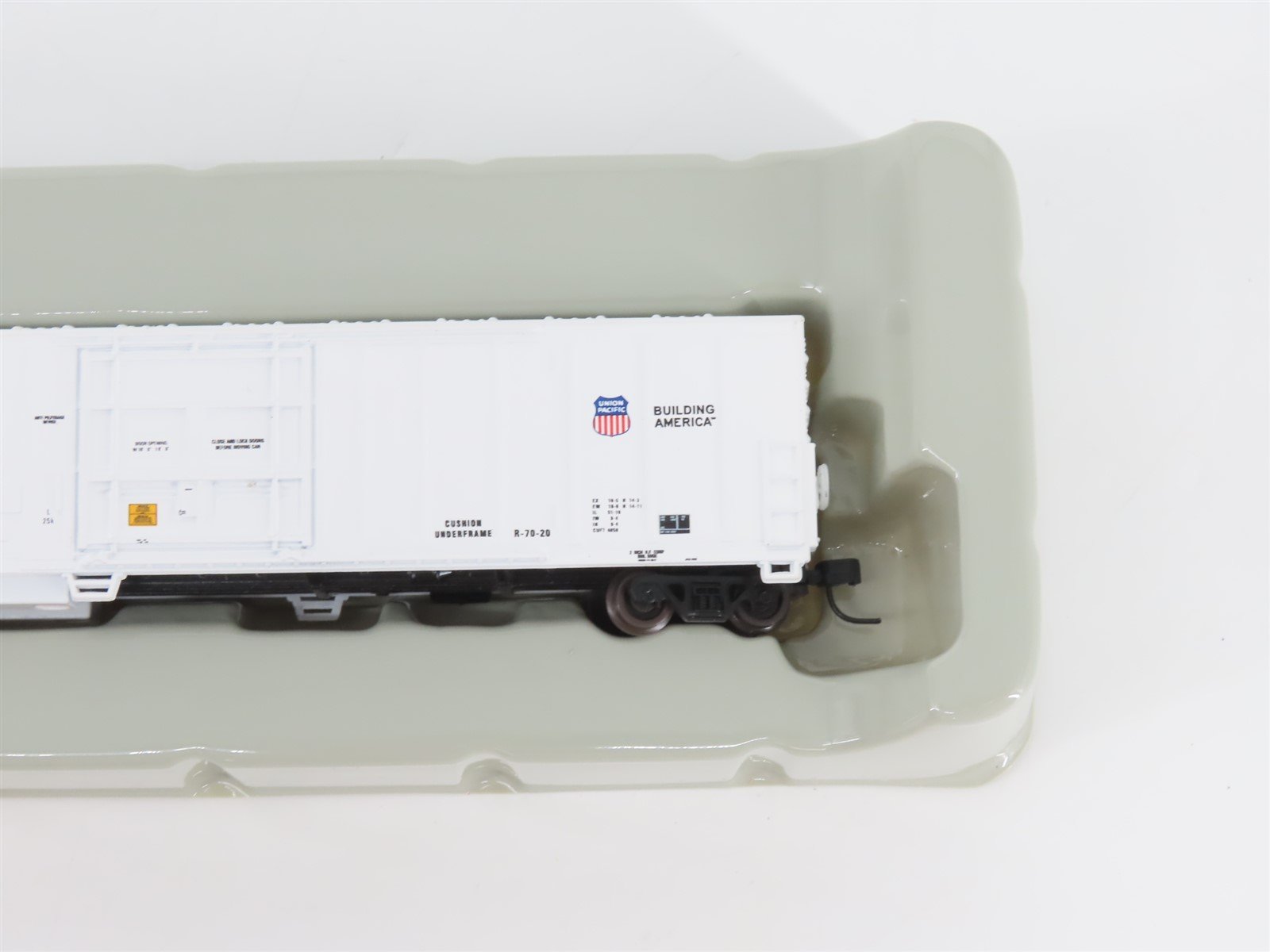 N Scale Athearn 11102 ARMN UP Union Pacific 57' Mechanical Reefer #765243