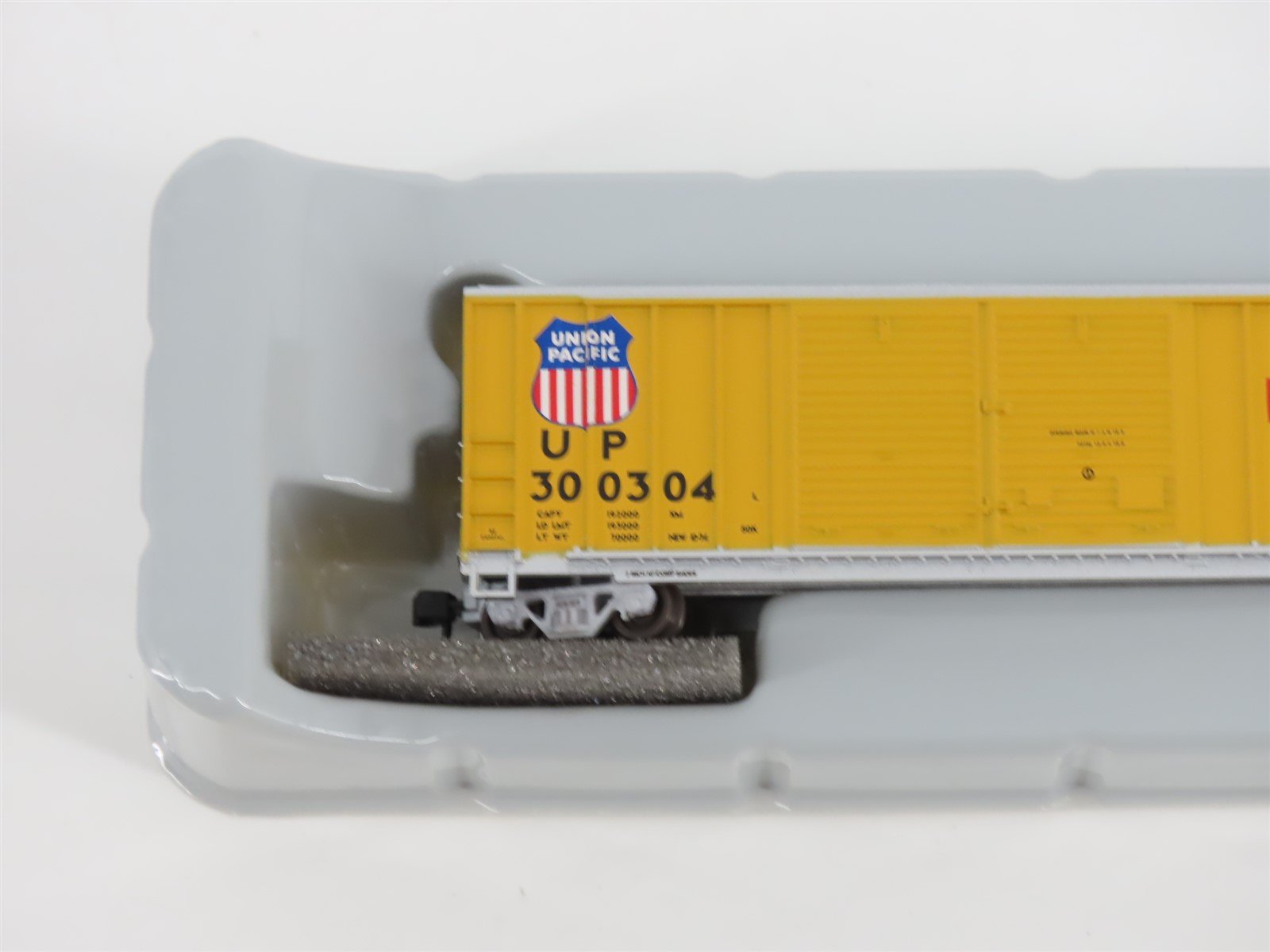 N Scale Athearn 11277 UP Union Pacific 50' Offset Double Door Box Car #300304