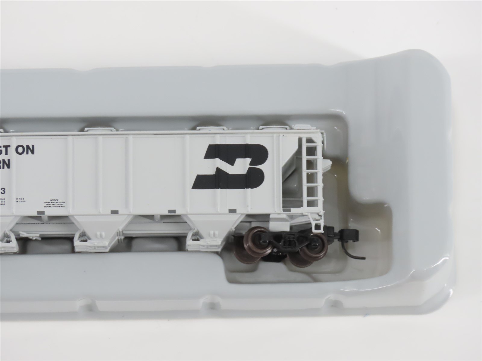 N Scale Athearn 11355 BN Burlington Northern 3-Bay Covered Hopper #435013