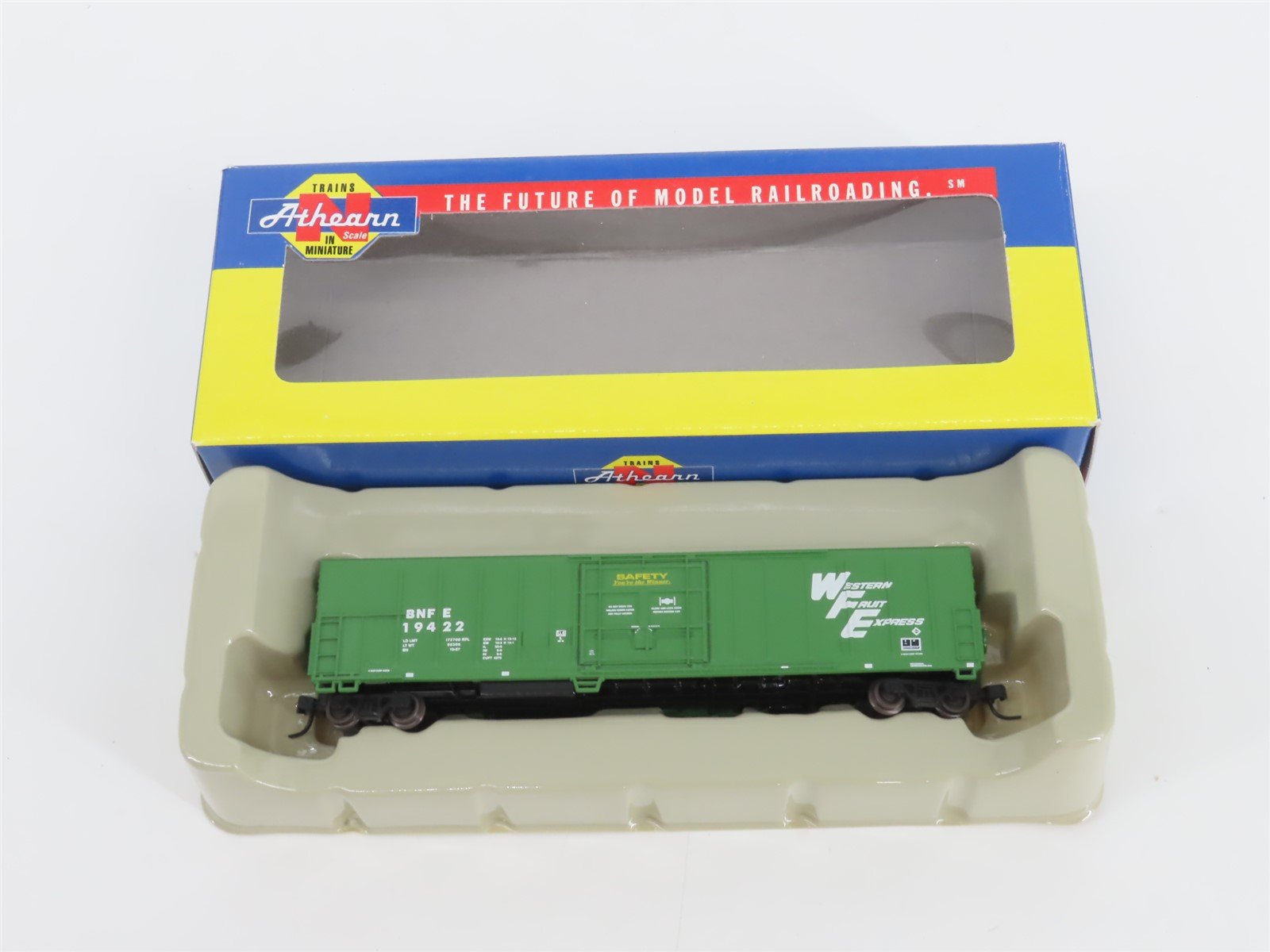 N Scale Athearn 11116 BNFE Burlington Northern WFE 57' Mechanical Reefer #19422