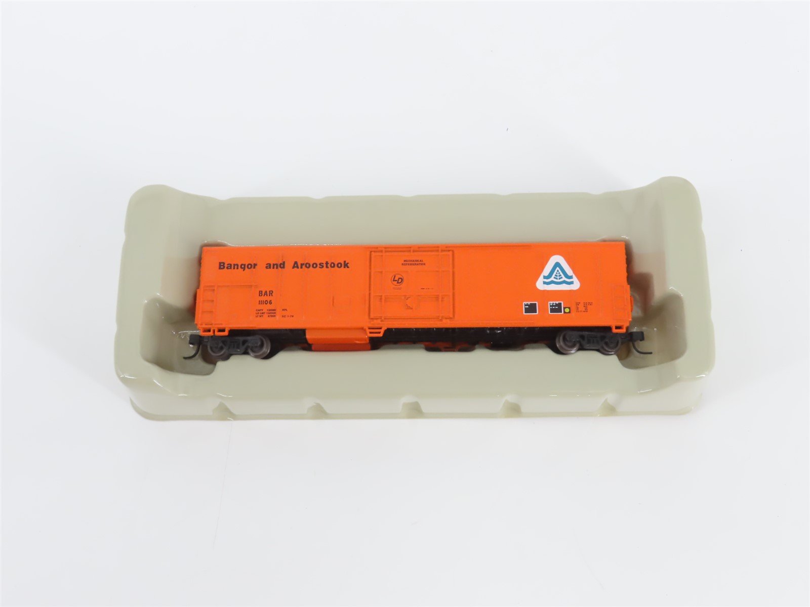 N Scale Athearn 11114 BAR Bangor & Aroostook 57' Mechanical Reefer #11106