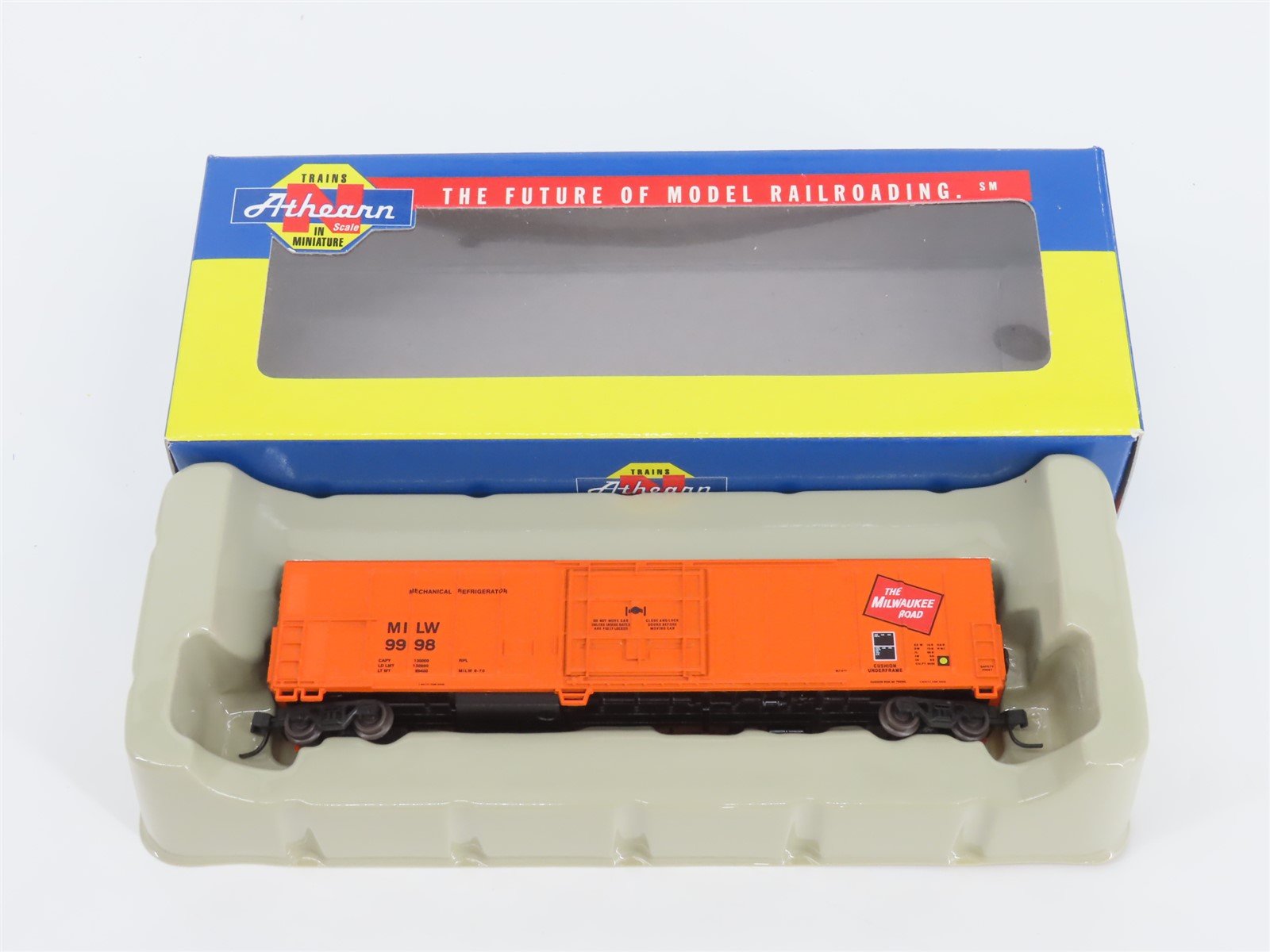 N Scale Athearn 11120 MILW Milwaukee Road 57' Mechanical Reefer #9998