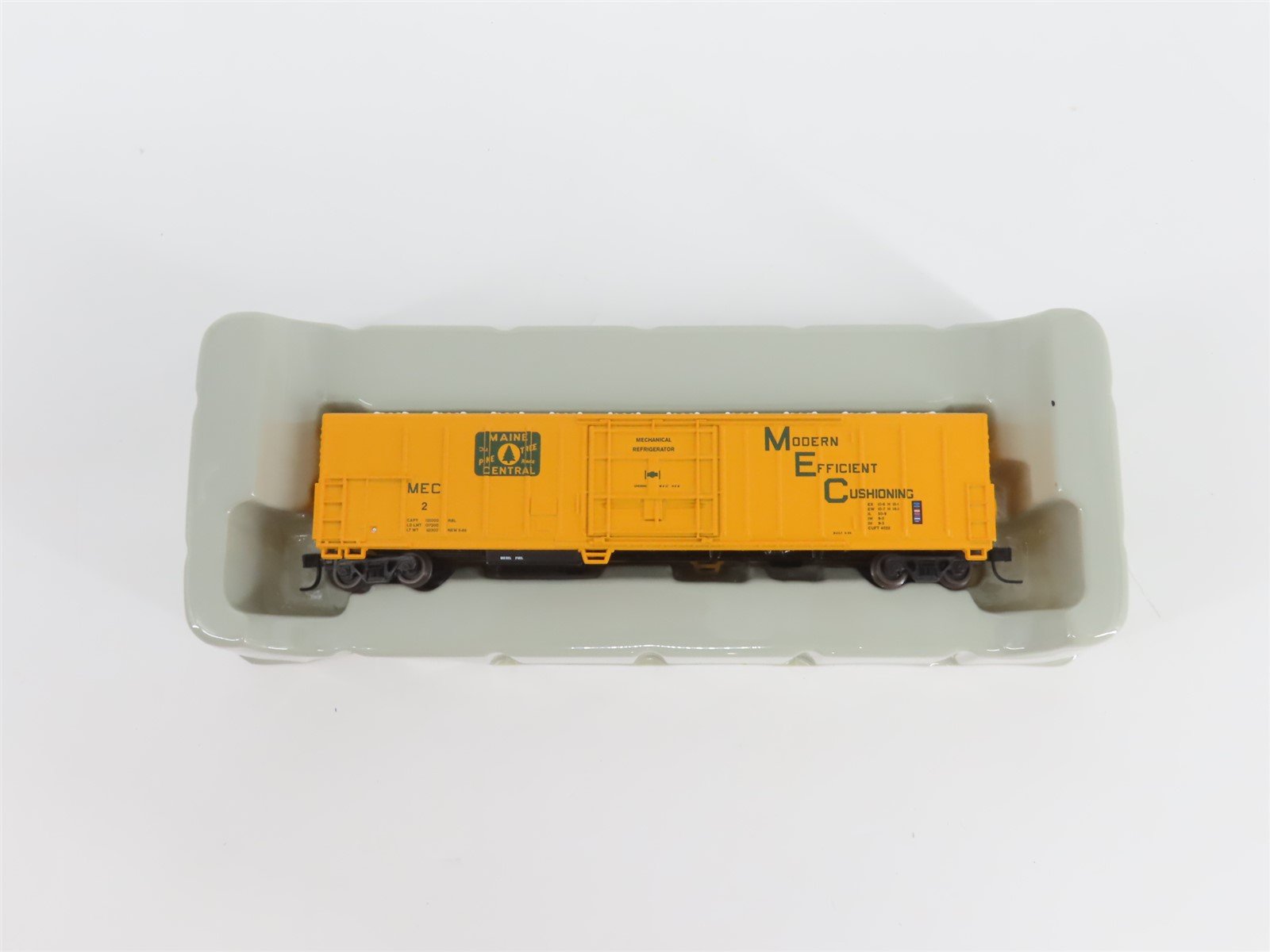 N Scale Athearn 11106 MEC Maine Central Pine Tree Route 57' Mechanical Reefer #2