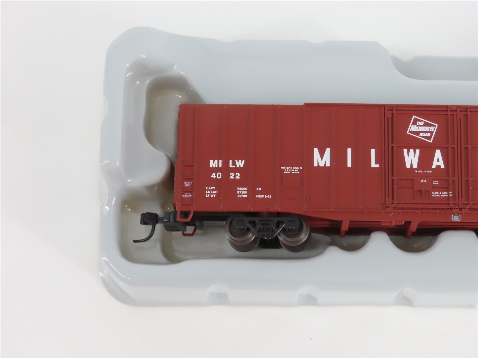 N Scale Athearn 10783 MILW Milwaukee Road 60' Auto Parts Box Car #4022