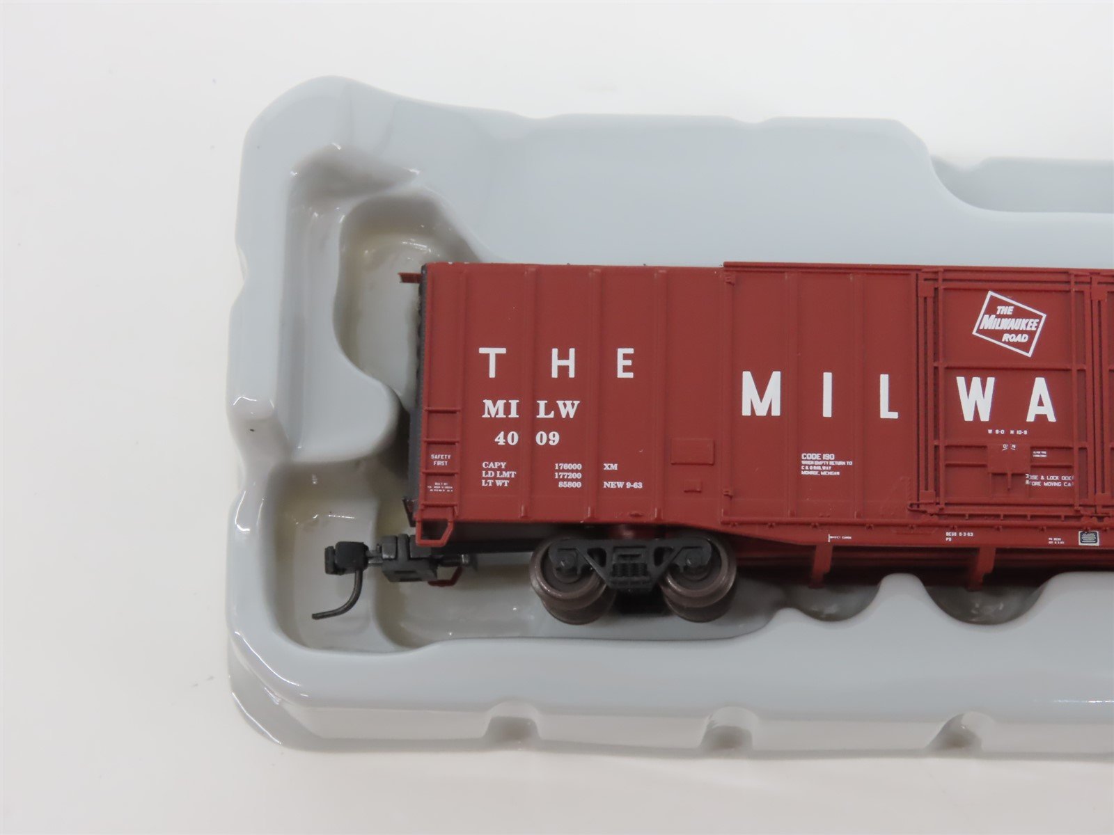 N Scale Athearn 10767 MILW Milwaukee Road 60' Auto Parts Box Car #4009