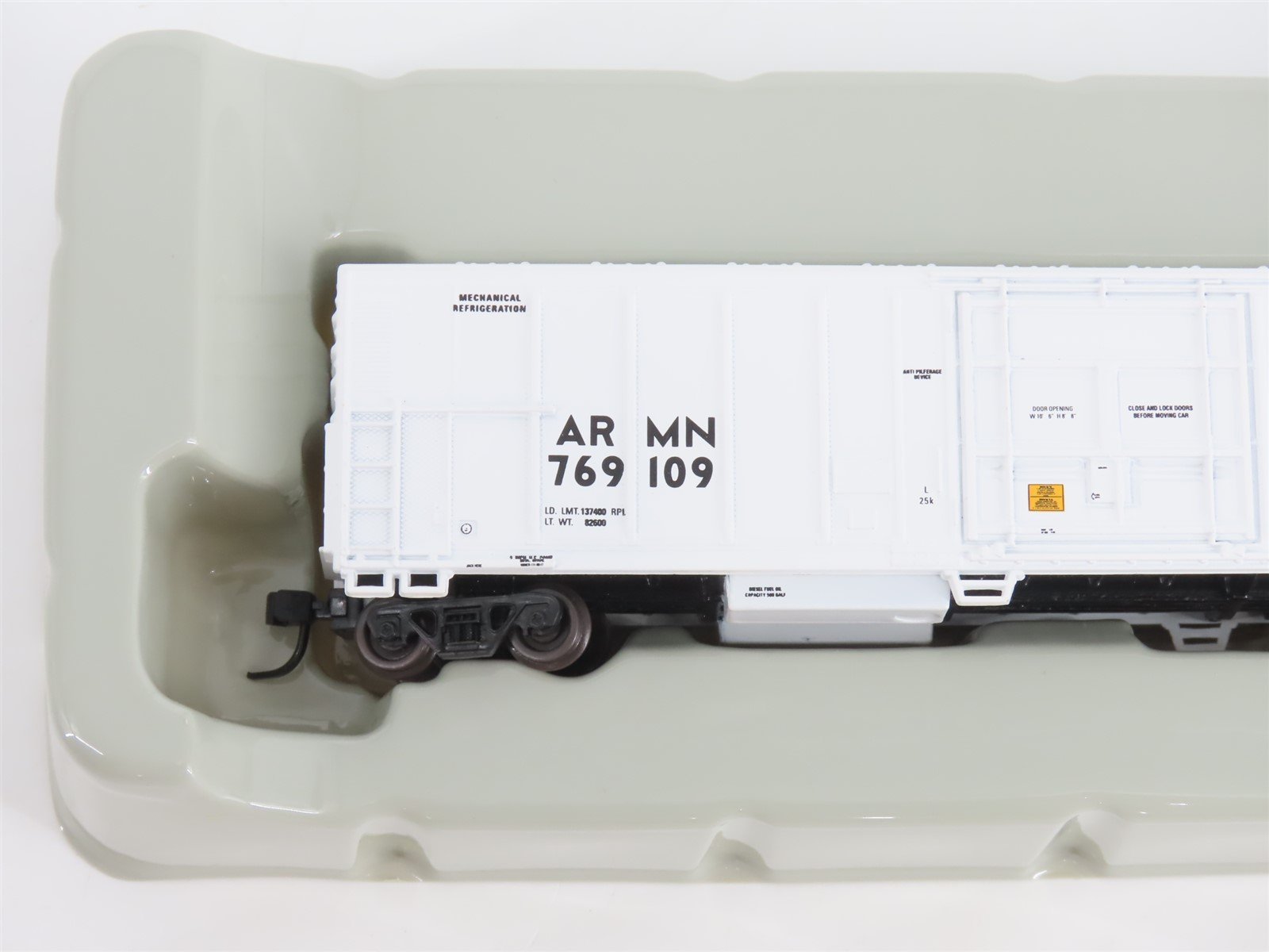 N Scale Athearn 11101 ARMN UP Union Pacific 57' Mechanical Reefer #769109