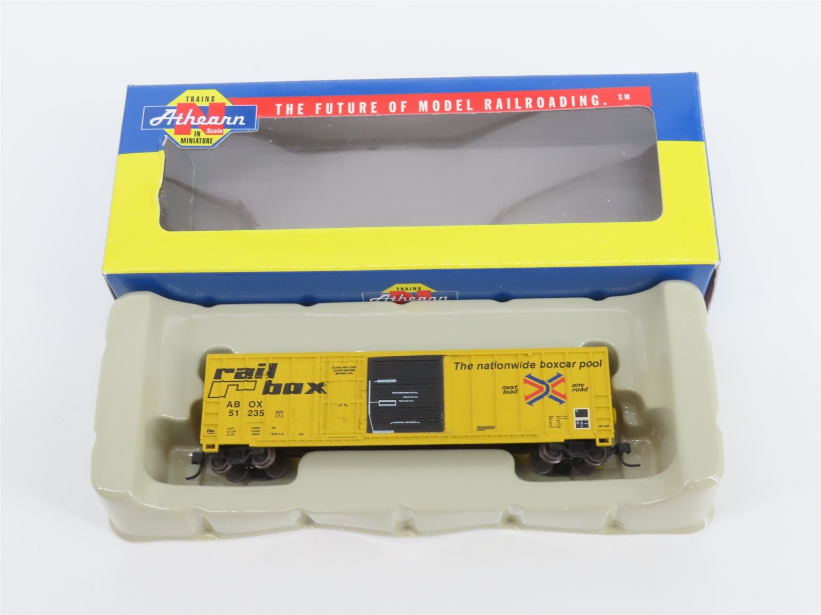 N Scale Athearn 11147 ABOX Railbox 50' Plug & Sliding Door Box Car #51235