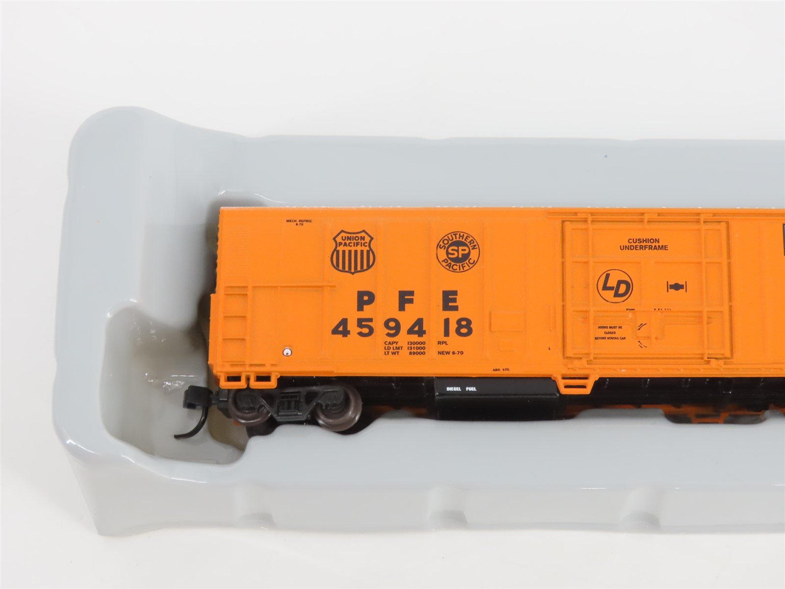 N Athearn 11129 SP UP PFE Pacific Fruit Express 57' Mechanical Reefer #459418