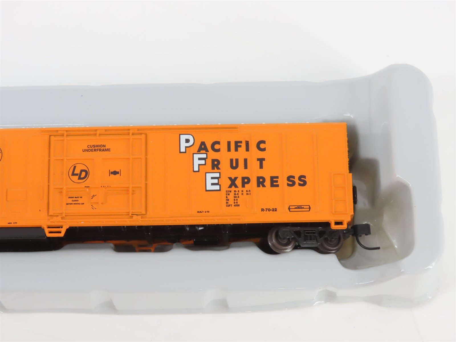 N Athearn 11129 SP UP PFE Pacific Fruit Express 57' Mechanical Reefer #459418